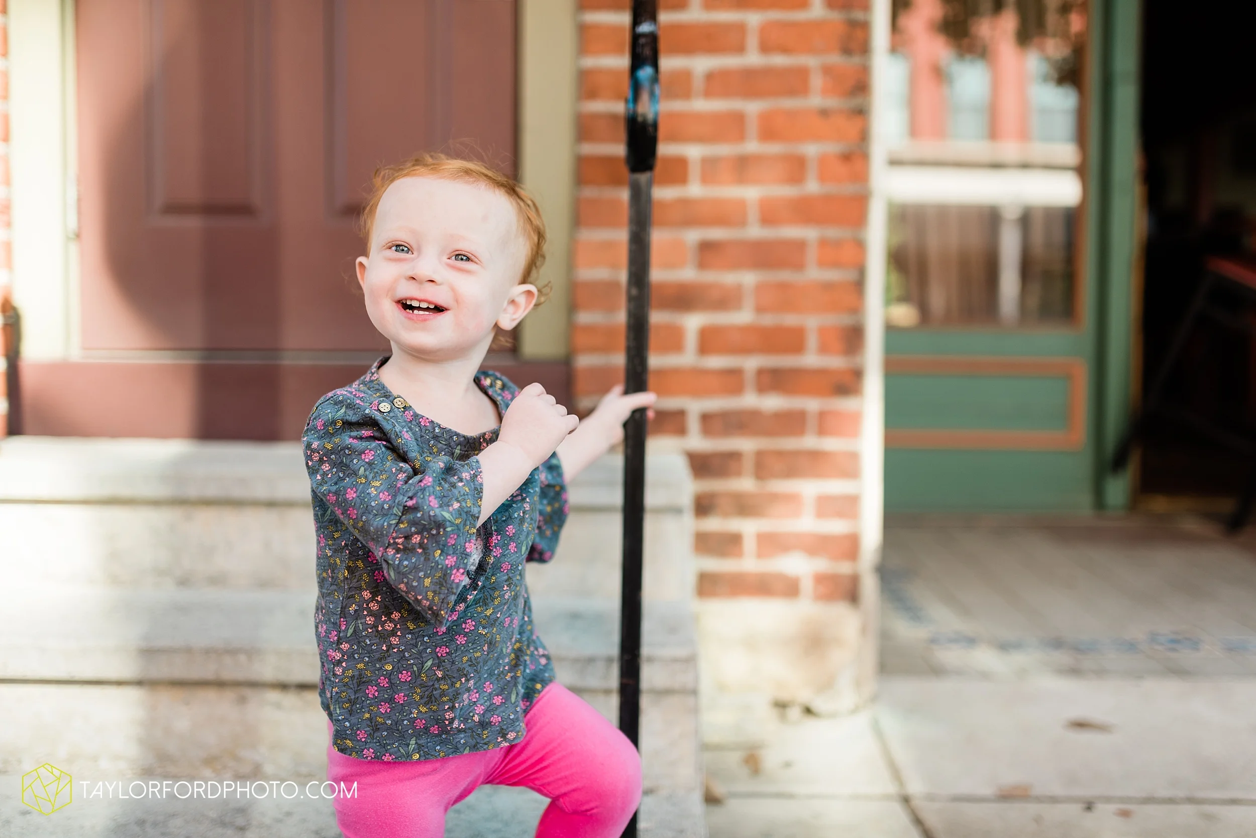 downtown-fort-wayne-indiana-family-photographer-taylor-ford-photographer_9171.jpg