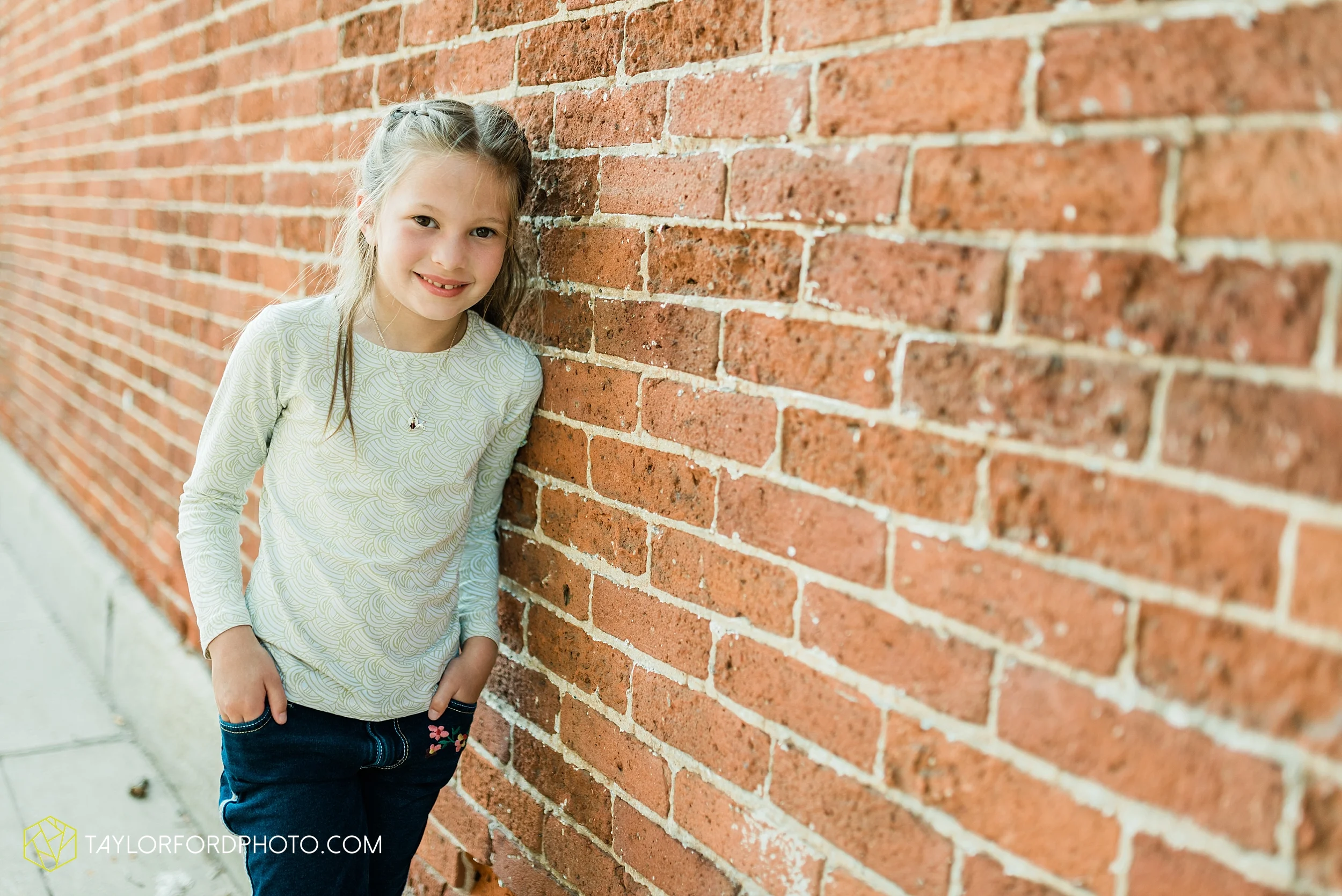 downtown-fort-wayne-indiana-family-photographer-taylor-ford-photographer_9190.jpg