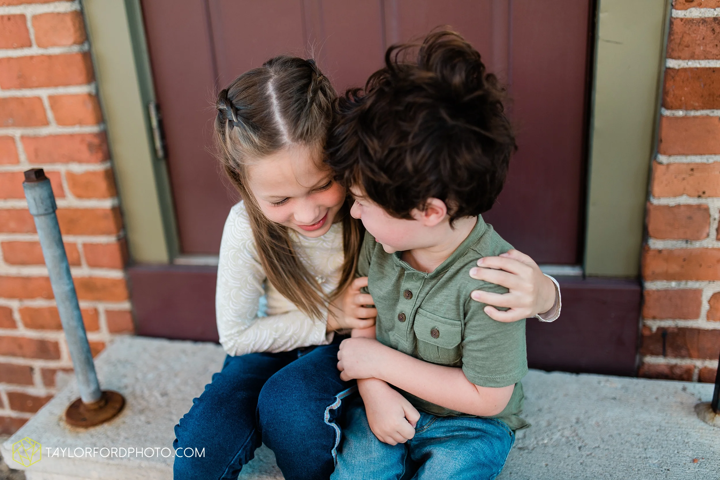 downtown-fort-wayne-indiana-family-photographer-taylor-ford-photographer_9196.jpg