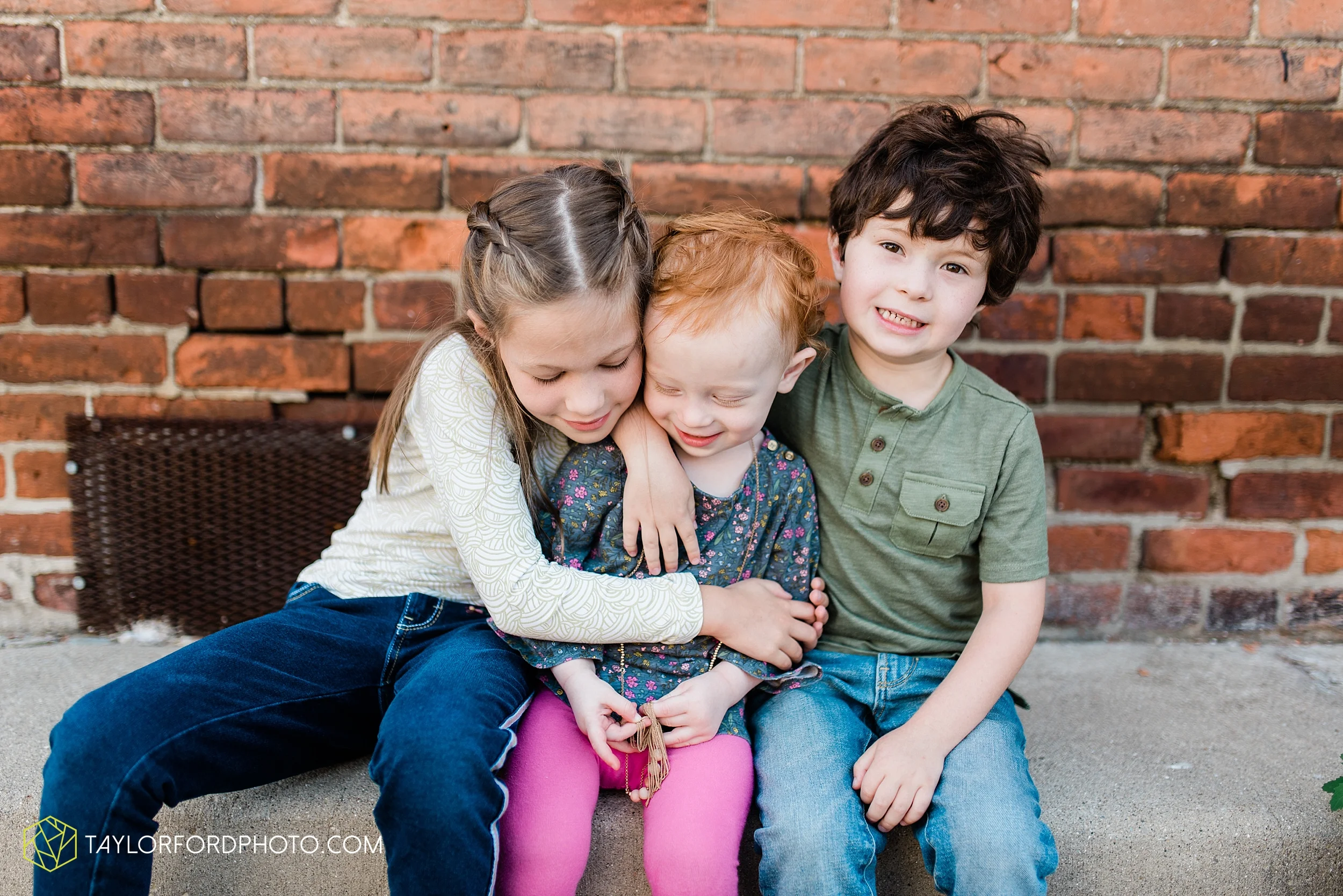 downtown-fort-wayne-indiana-family-photographer-taylor-ford-photographer_9214.jpg
