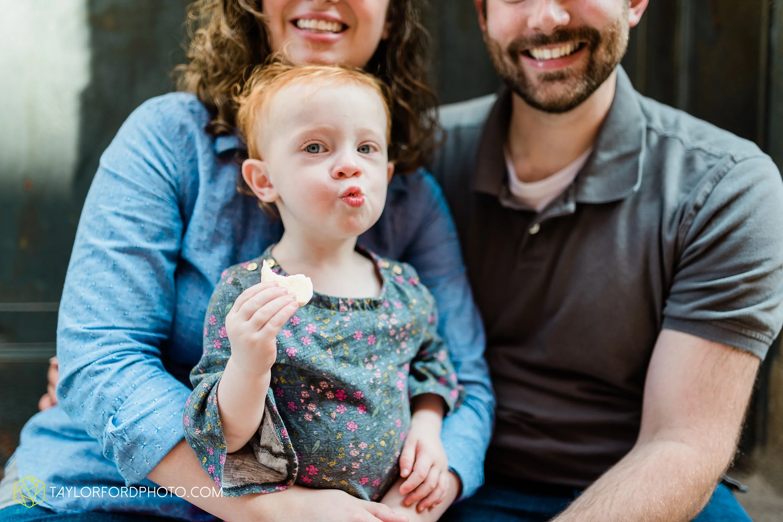 downtown-fort-wayne-indiana-family-photographer-taylor-ford-photographer_9216.jpg