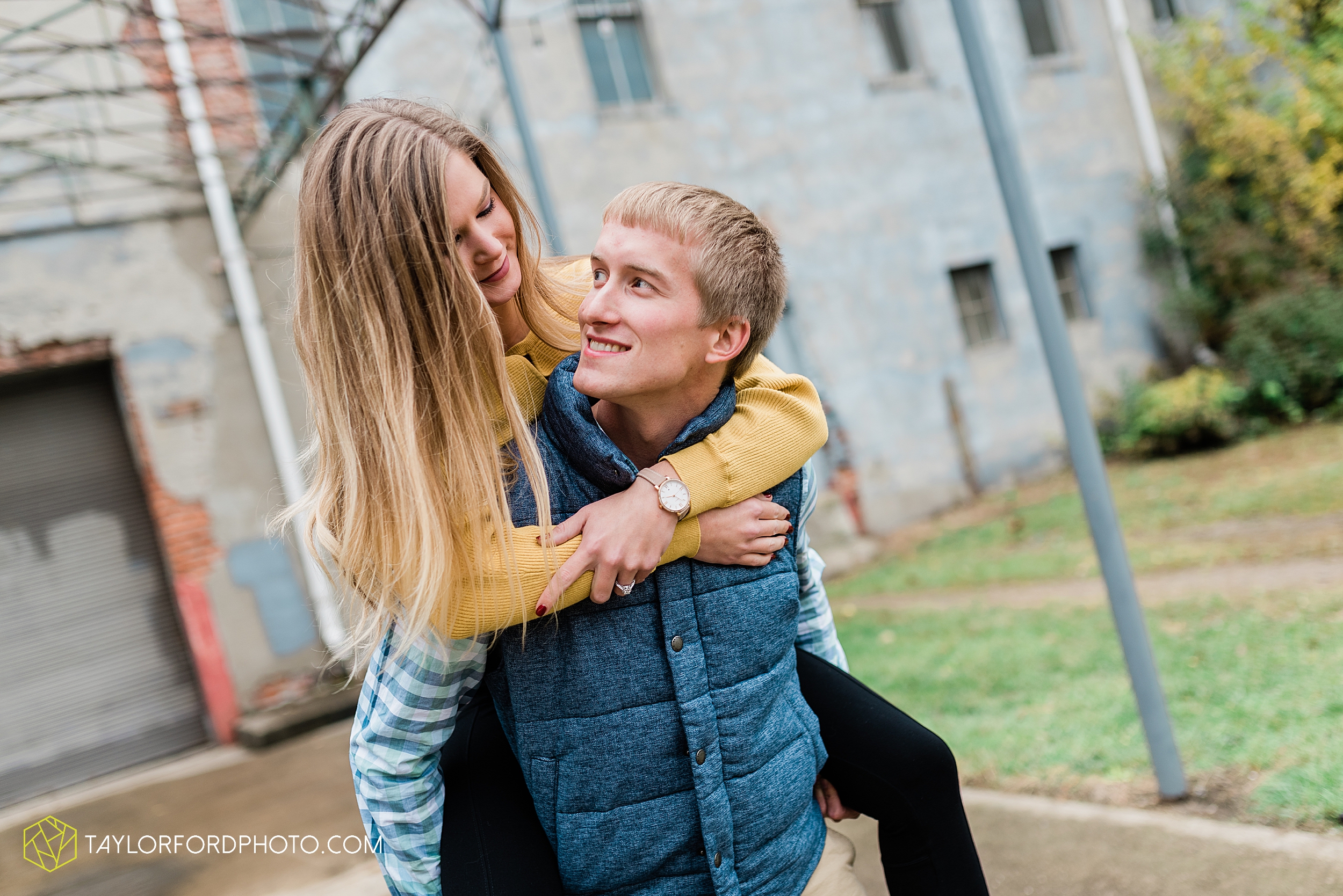 joce-chris-downtown-toledo-museum-of-art-engagement-fall-photographer-taylor-ford-photography_1481.jpg