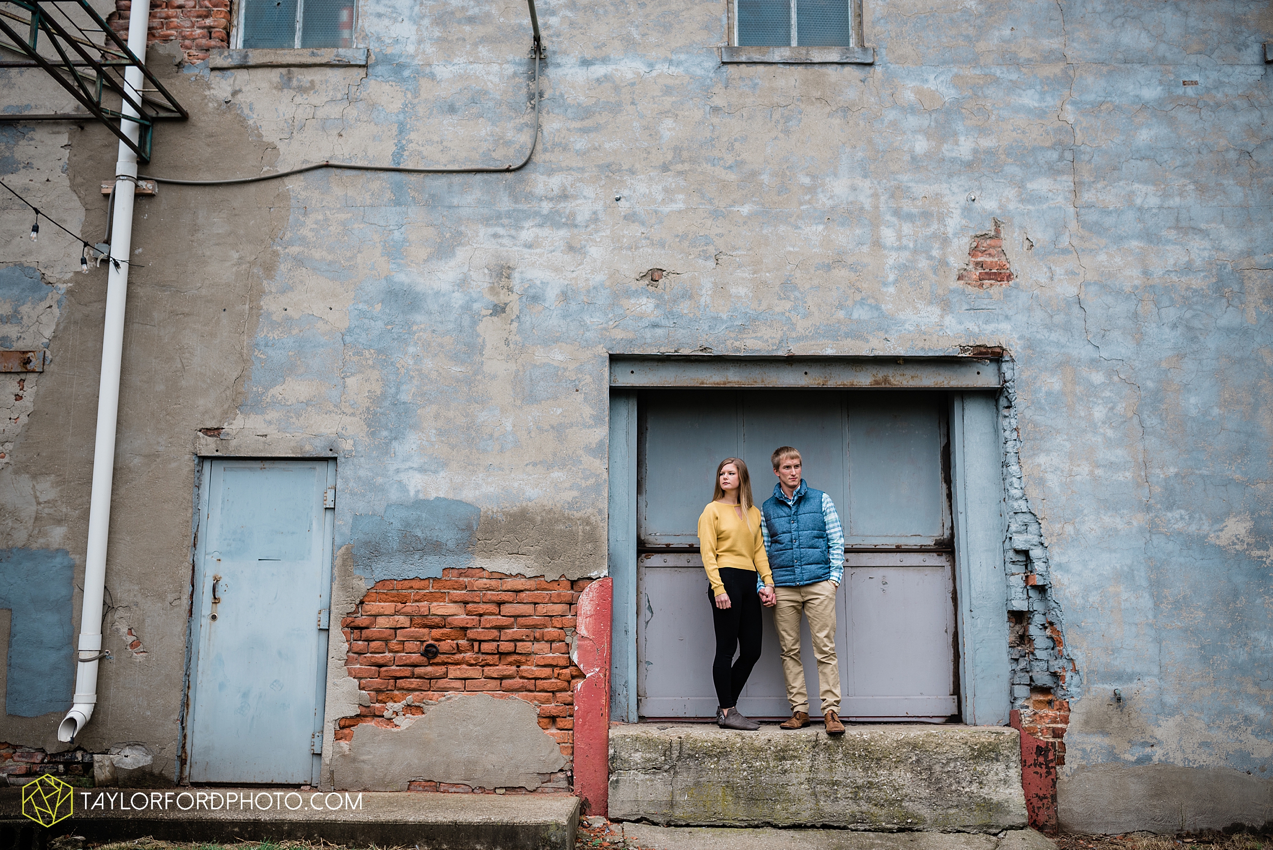 joce-chris-downtown-toledo-museum-of-art-engagement-fall-photographer-taylor-ford-photography_1482.jpg