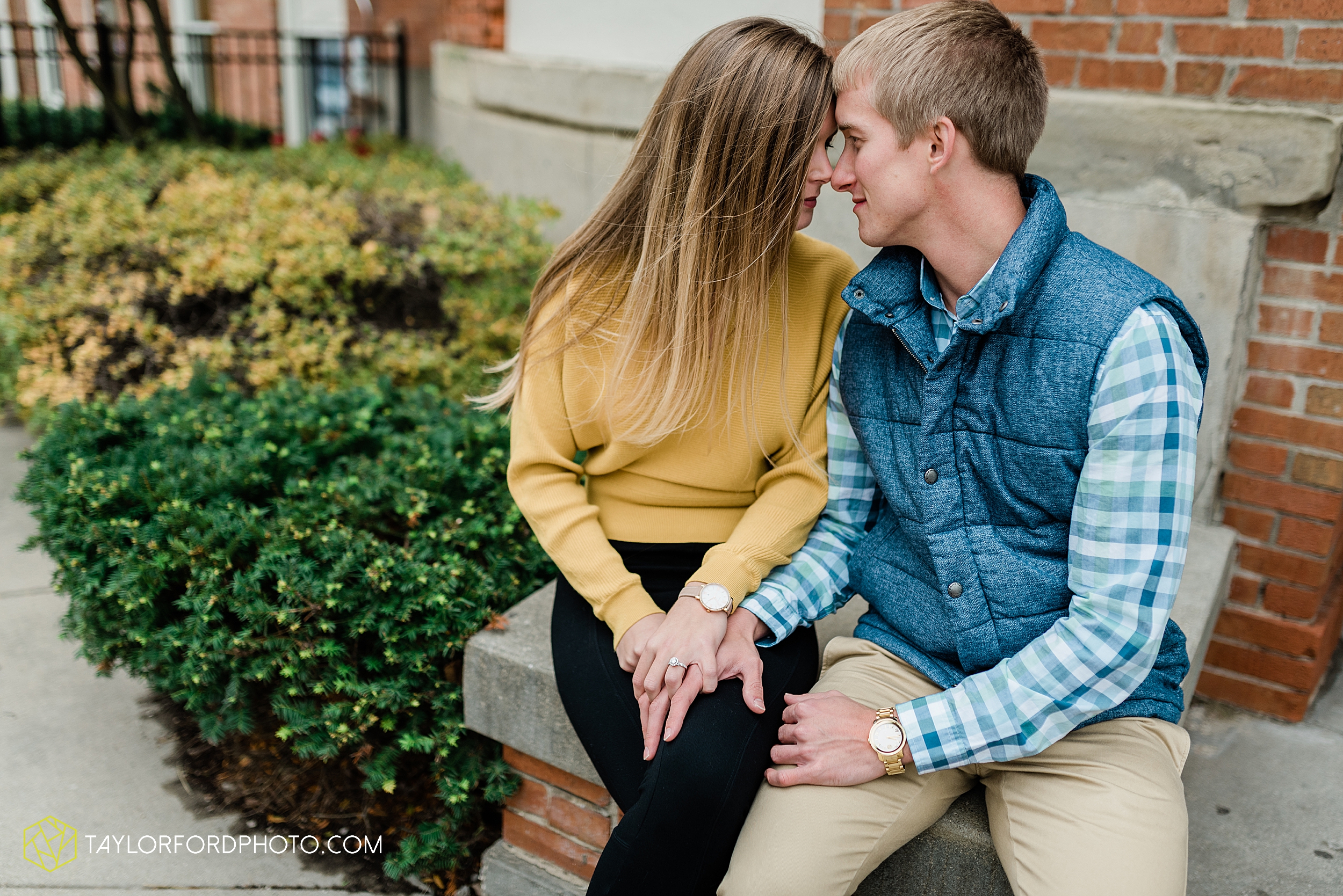joce-chris-downtown-toledo-museum-of-art-engagement-fall-photographer-taylor-ford-photography_1486.jpg
