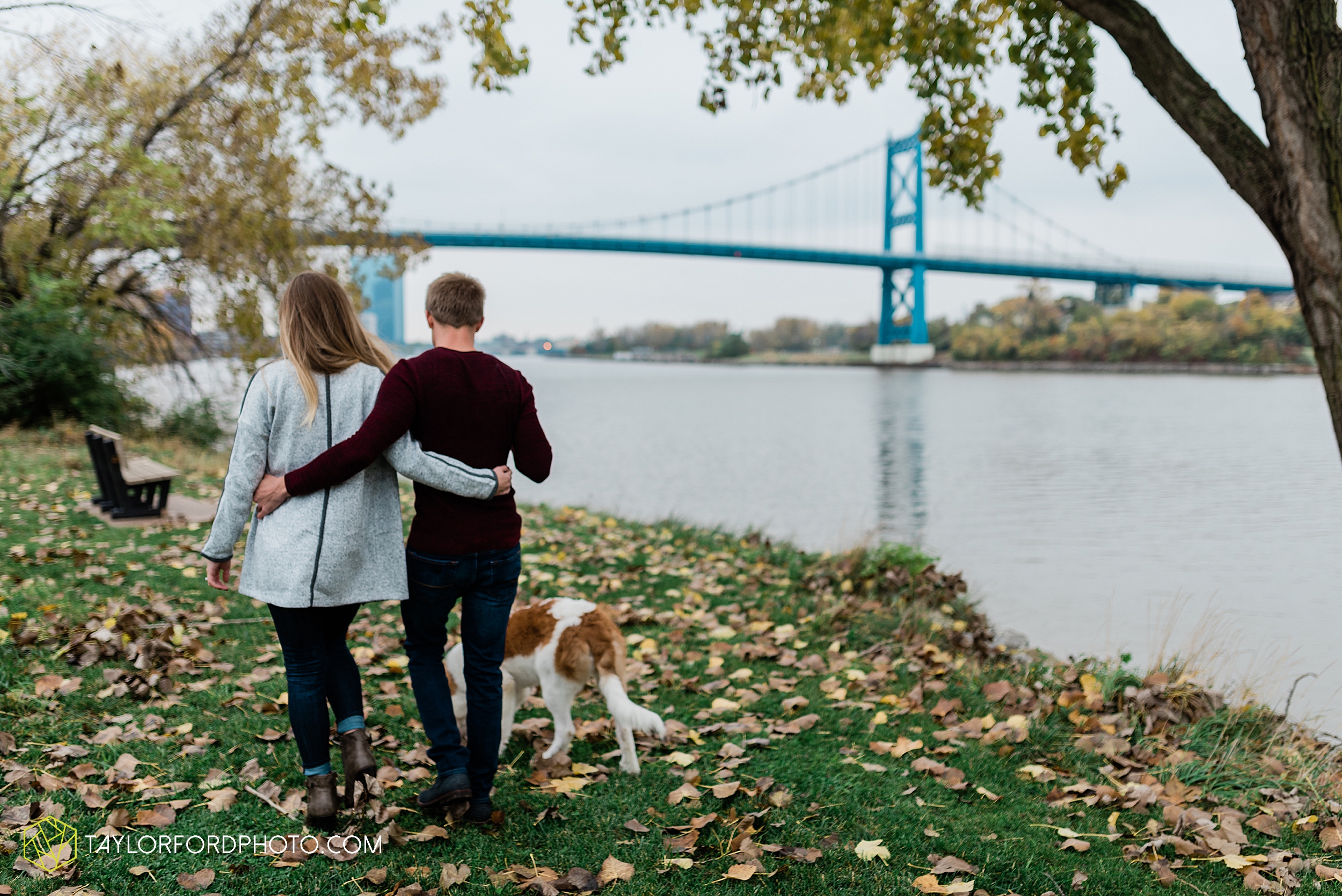 joce-chris-downtown-toledo-museum-of-art-engagement-fall-photographer-taylor-ford-photography_1492.jpg