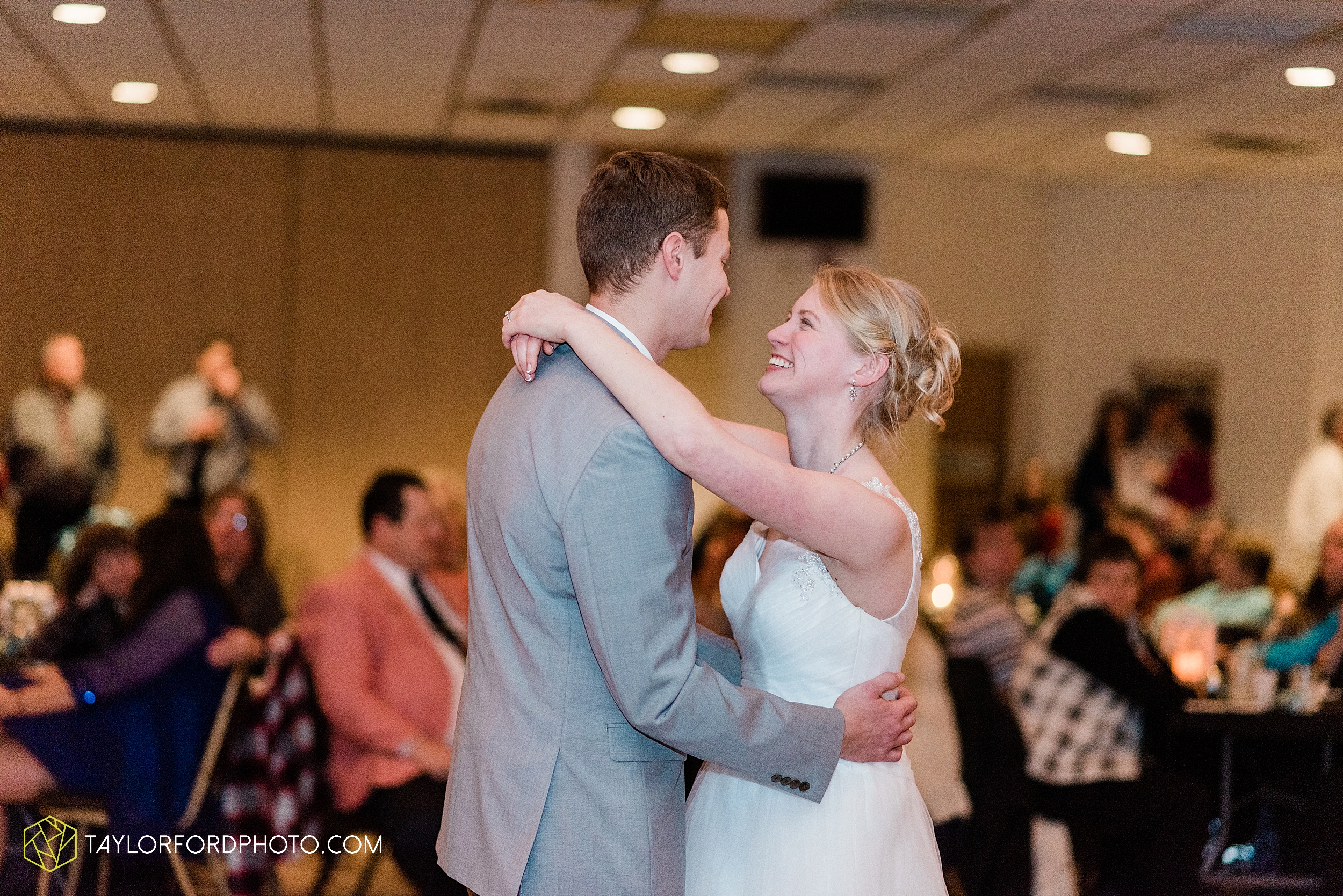 pleasant-view-church-christmas-celina-fraternal-order-of-eagles-reception-wedding-wren-willshire-van-wert-ohio-photography-taylor-ford-hirschy-photographer_2196.jpg