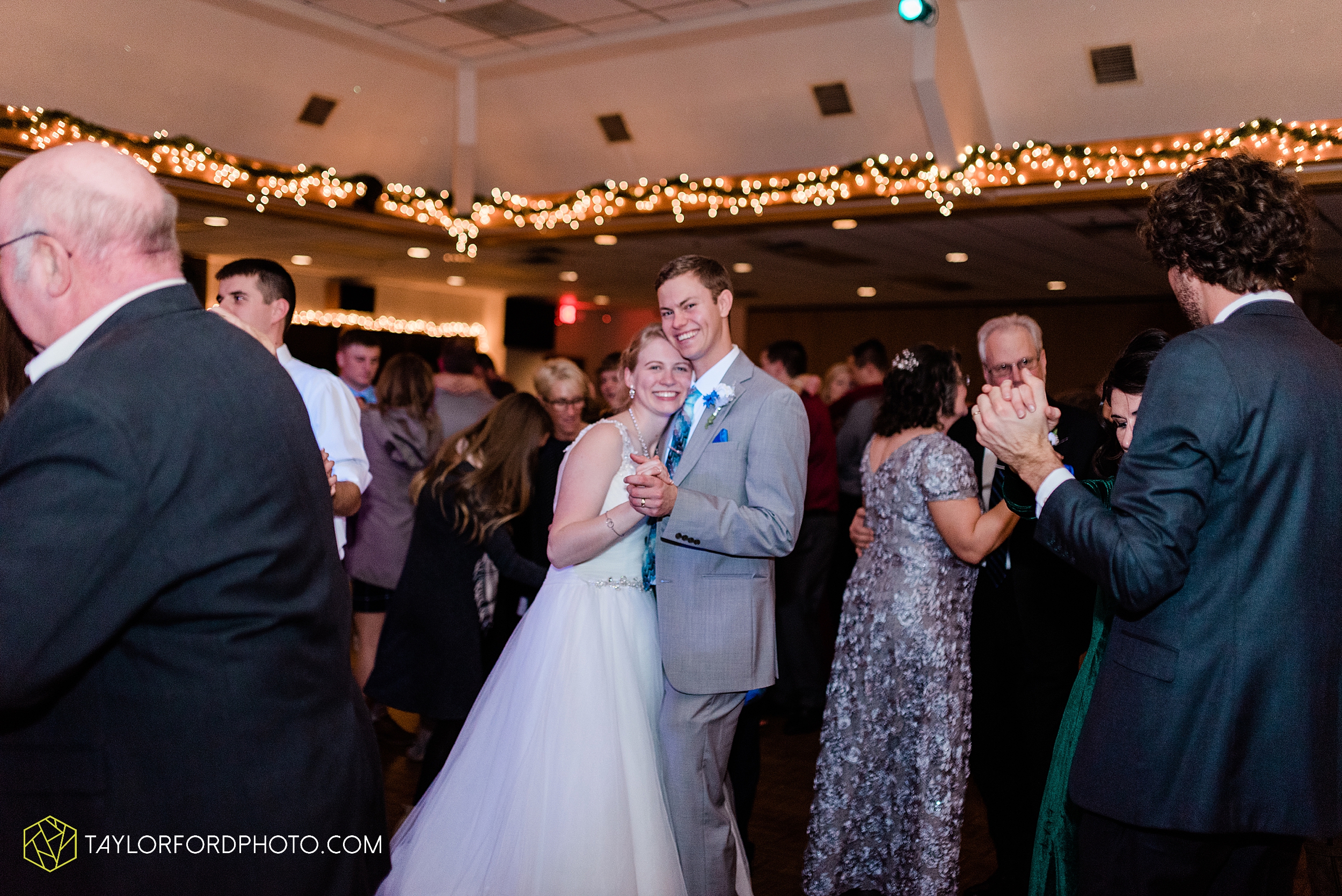 pleasant-view-church-christmas-celina-fraternal-order-of-eagles-reception-wedding-wren-willshire-van-wert-ohio-photography-taylor-ford-hirschy-photographer_2212.jpg