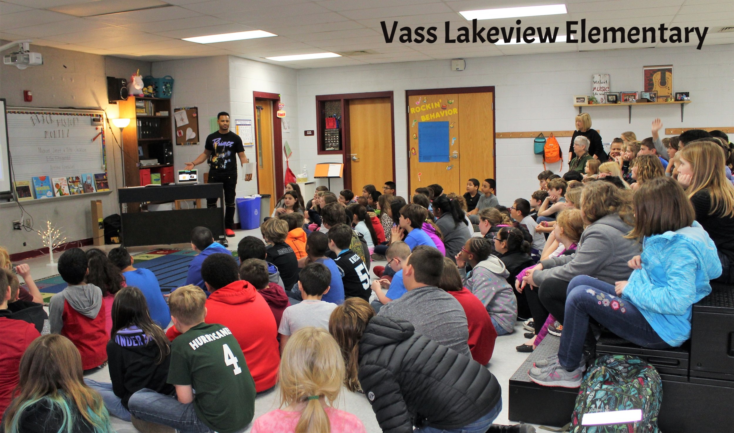 VLVE-Kent Murphy visitng 4th graders fro Link Up program.jpg