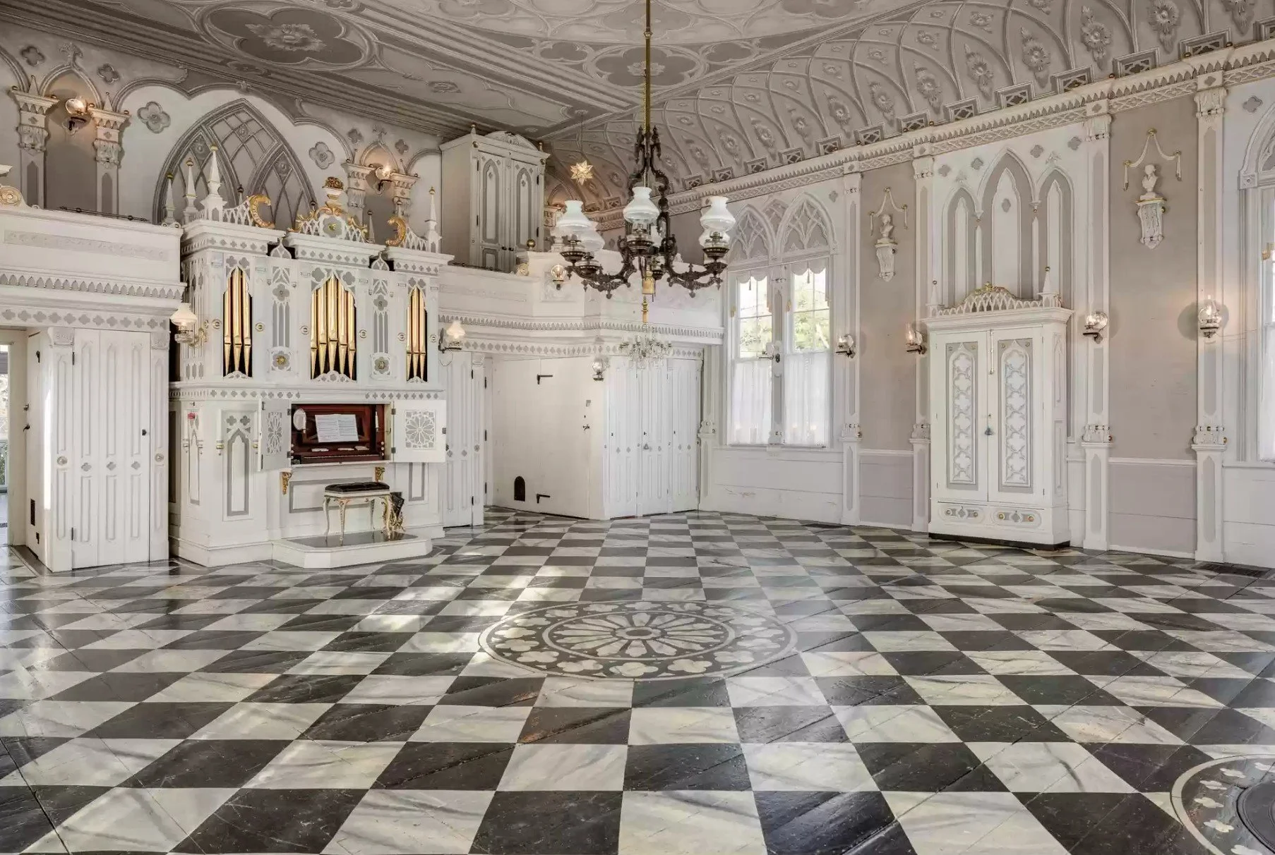 Universalist interior.jpg