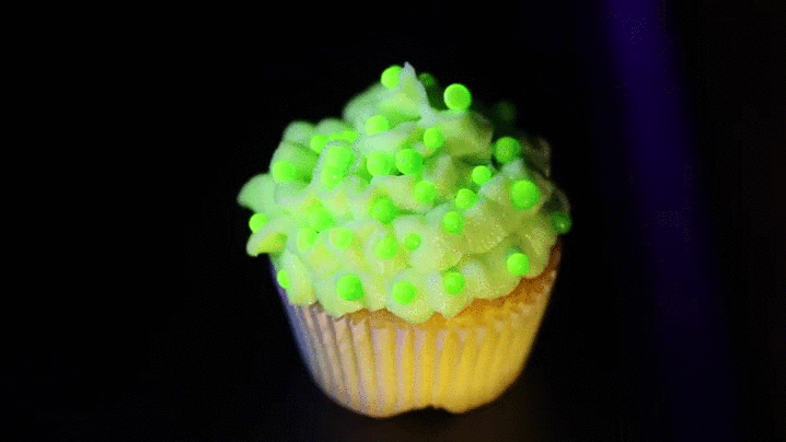 Green and yellow UV Glow in the Dark Cupcakes!