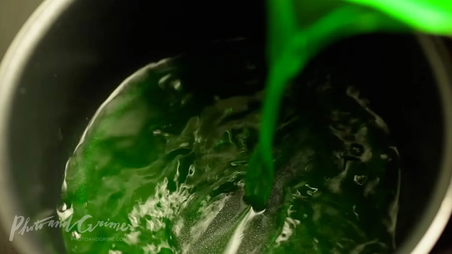 For this glow jelly recipe you need a pan and a hot stove.