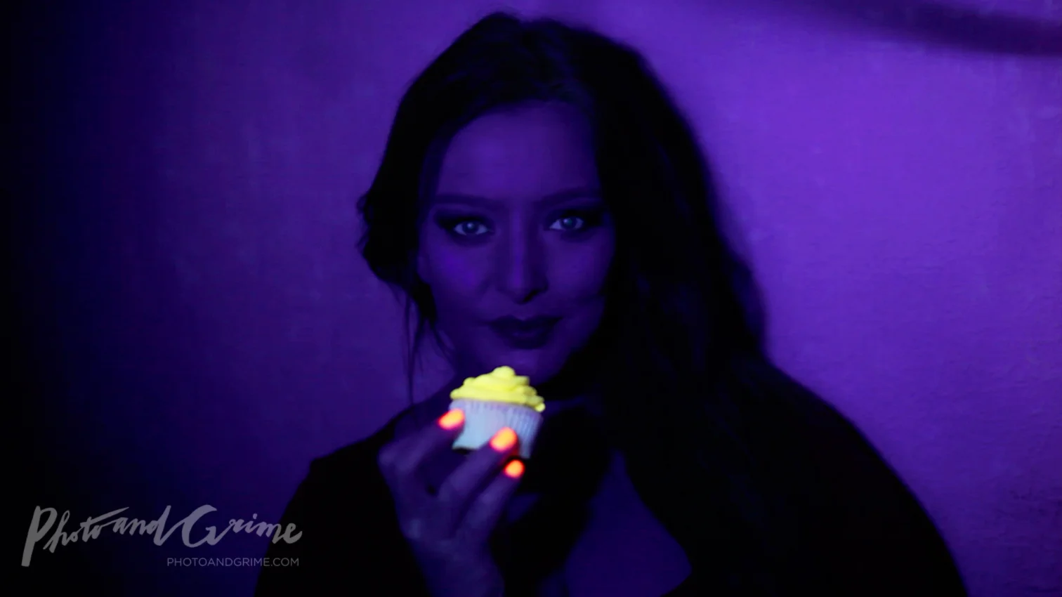 Don't forget to take a selfie with your glow cupcake and send it to me :)!