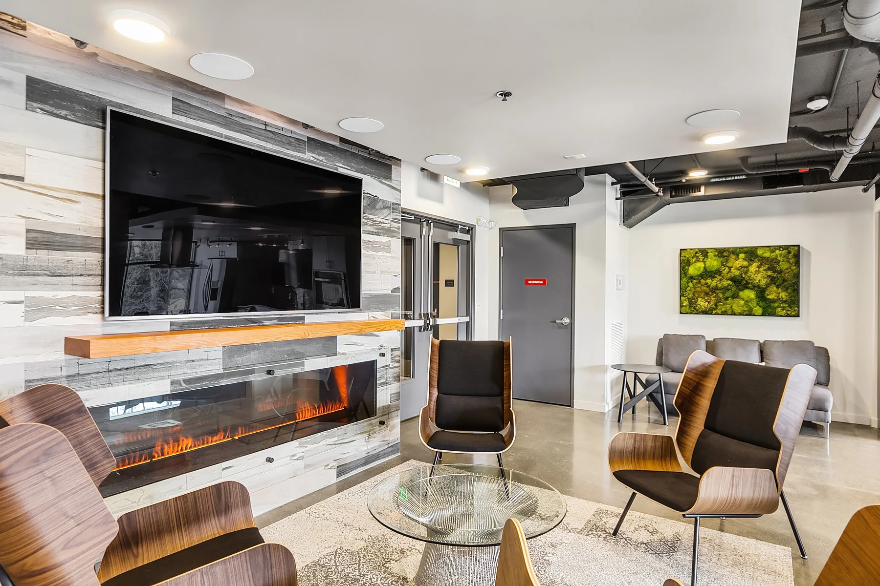 Amenity Lounge