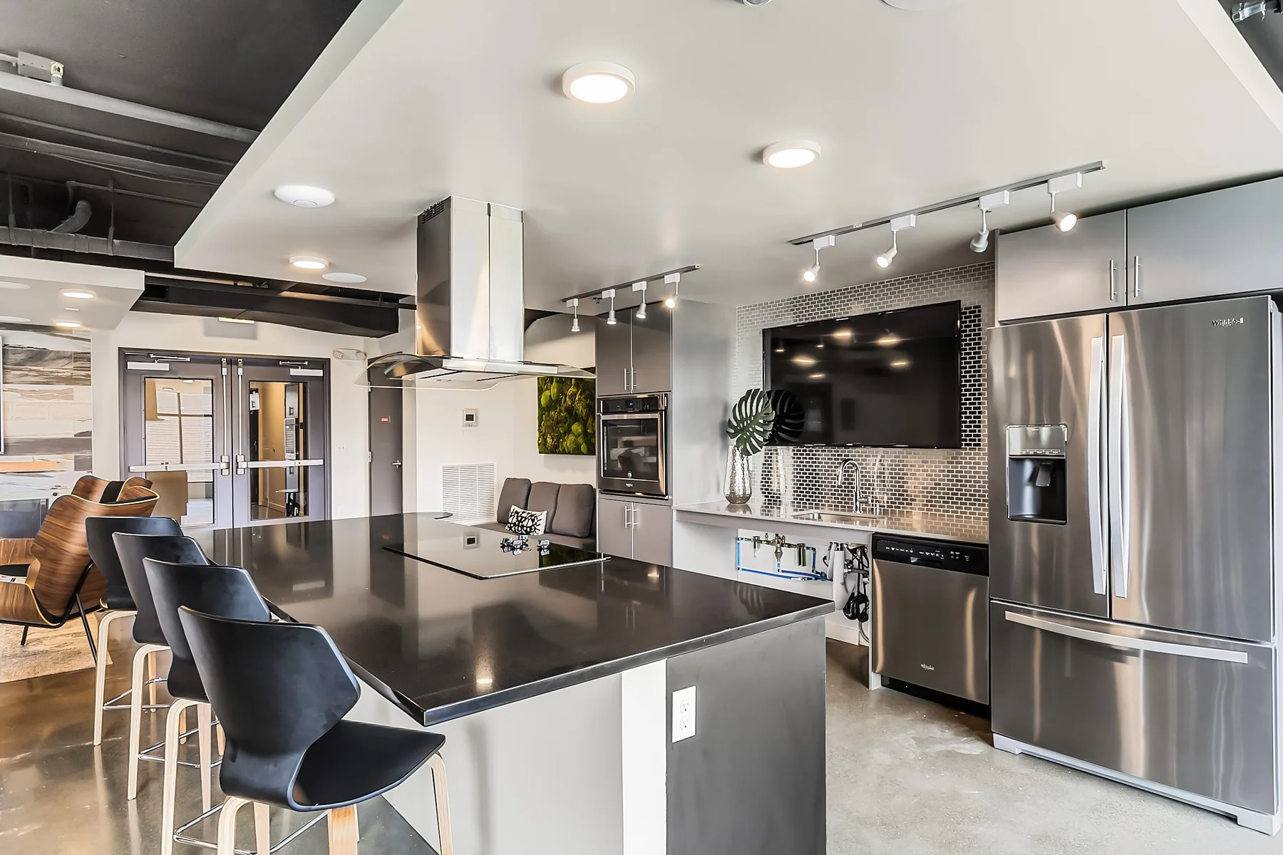 Amenity Lounge