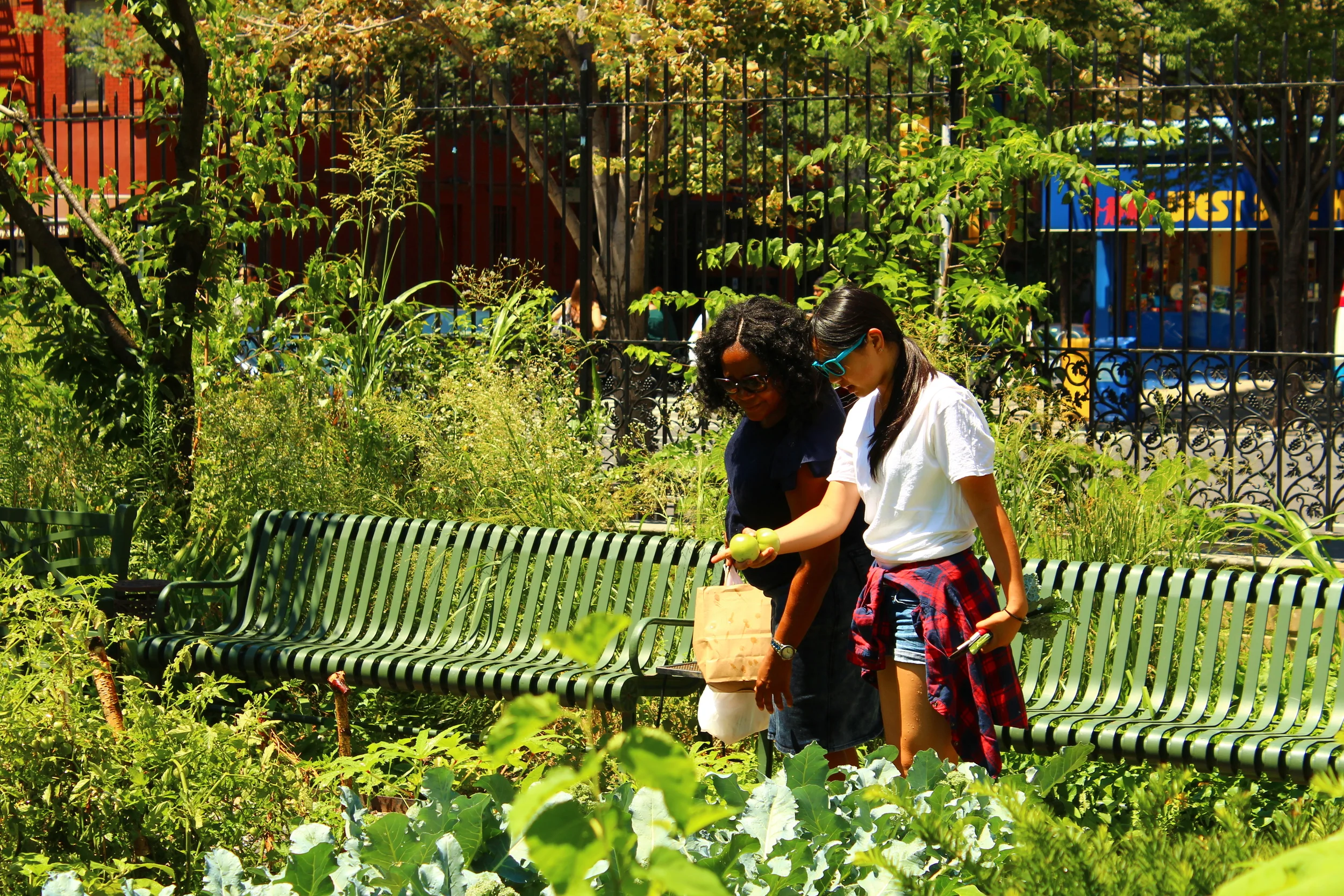 Sophomore Winnie Zhu discusses the harvest with a member of the community