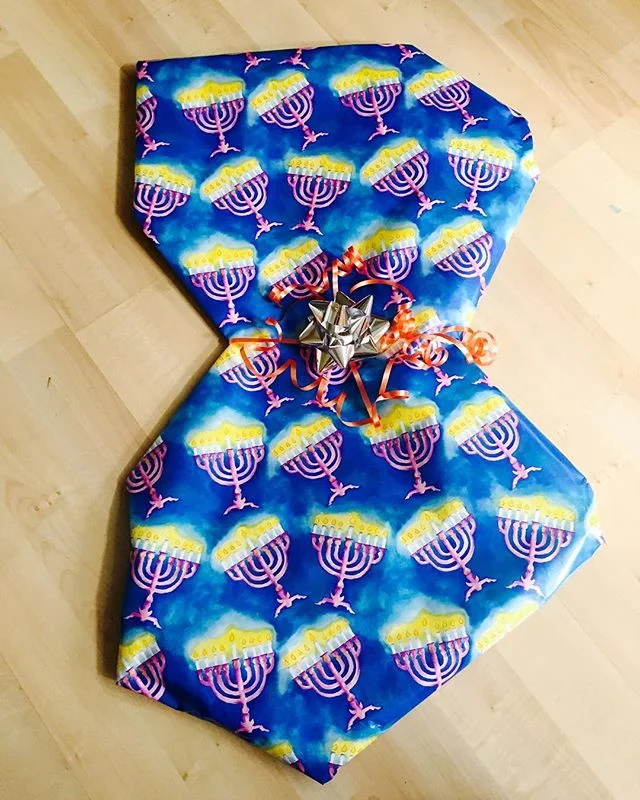 Loving those curves does not apply to gift wrapping 😑 Happy 8⃣th night!