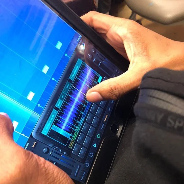 Our teen students at @loisaidainc.center have been cooking up some amazing beats this past Fall, we can’t wait to share them with you!
@abronsartscenter
#sonicartsforall
.
.
.
.
.
.
#nyc #brooklyn #music #musictechnology #musictech #children #education #kids #newyorkcity #sonicarts #soundart #sound #tech #classroom #musiclessons #learning #musiceducation #electronicmusic #synths #midi #musiced #newyork #specialed #specialeducation