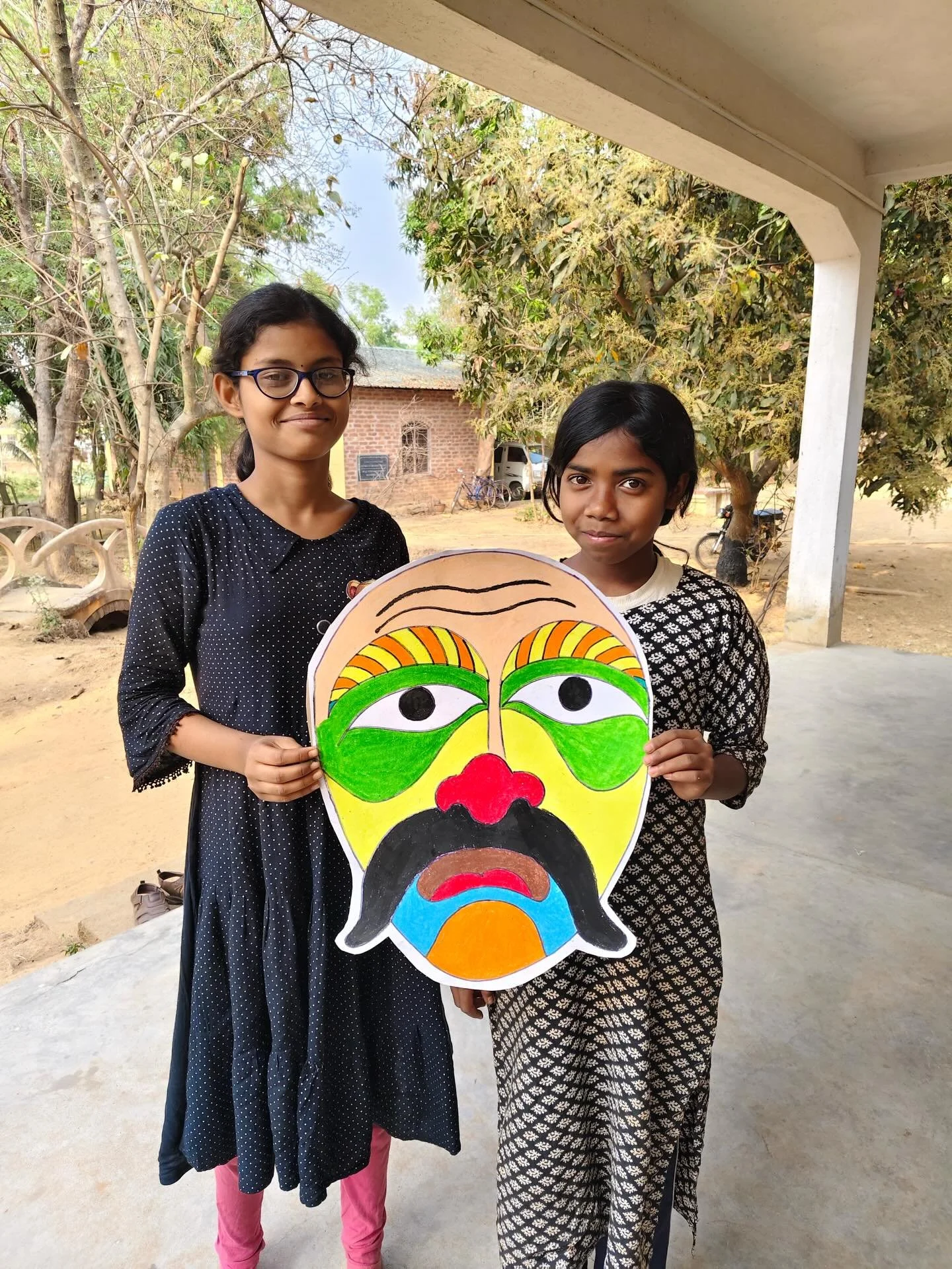 These artists captured the expression of this face amazingly! 🖍️