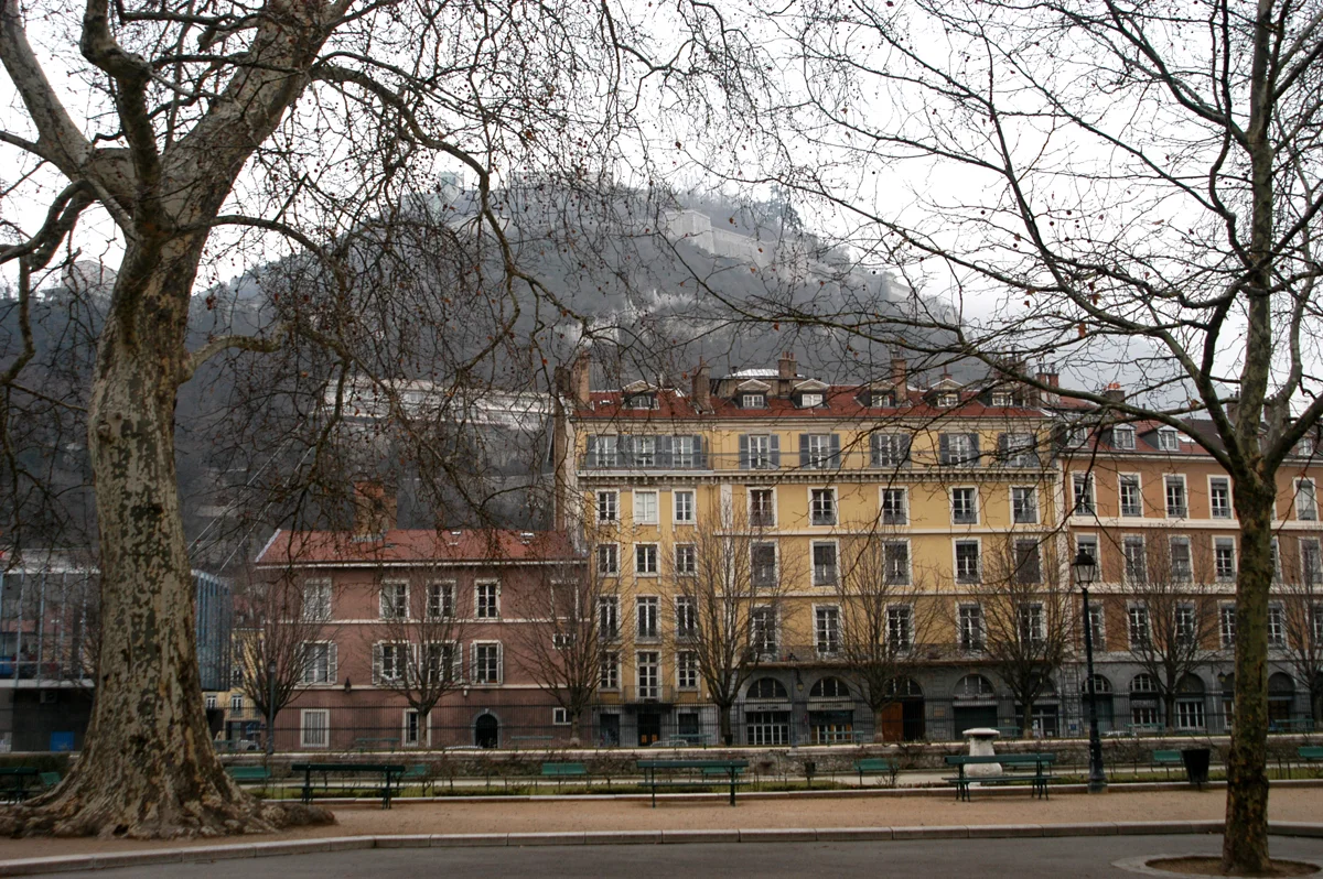 Grenoble---Vue-de-la-vieille-ville-(b).jpg