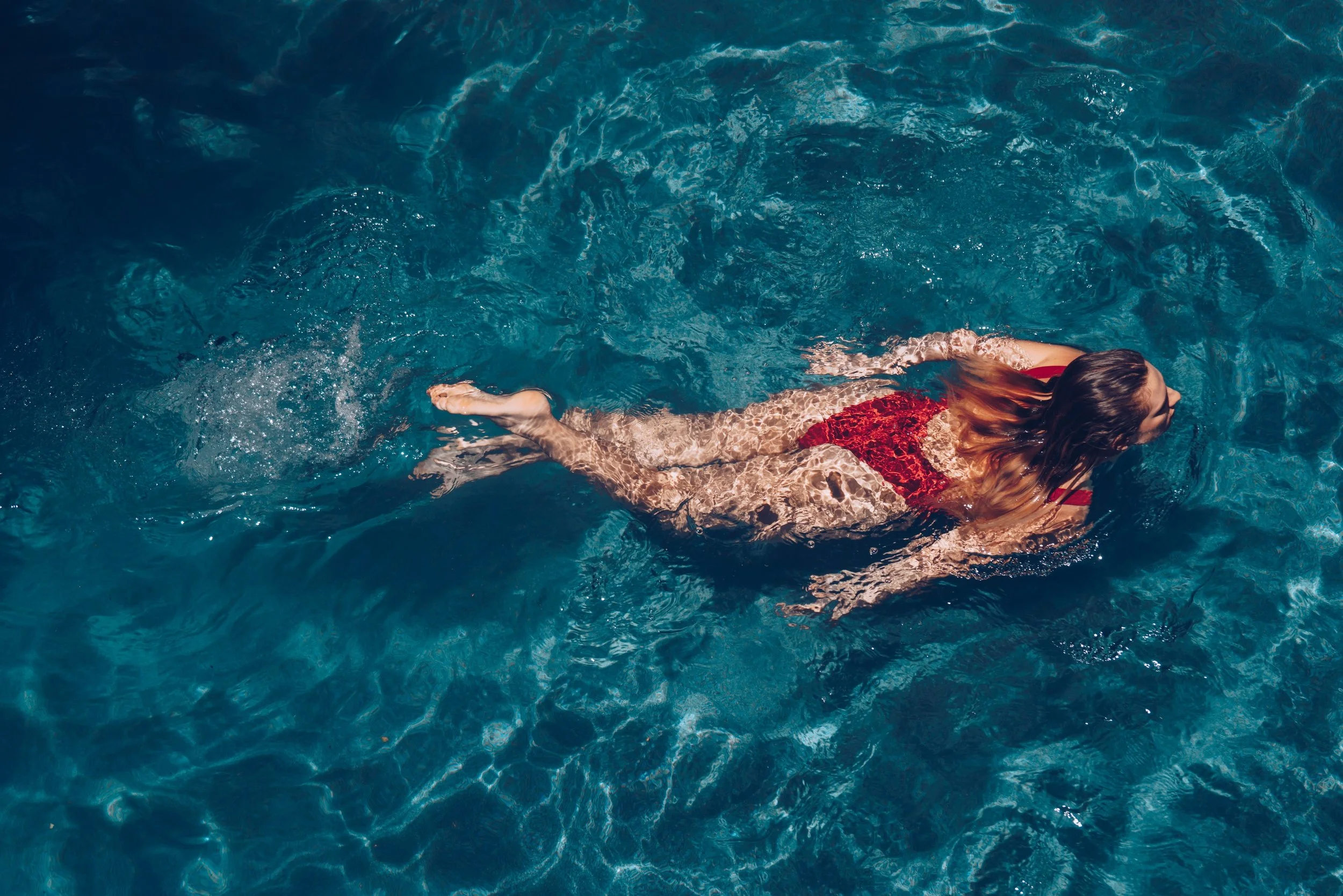 Swimming; How it helps you stay fit and healthy.