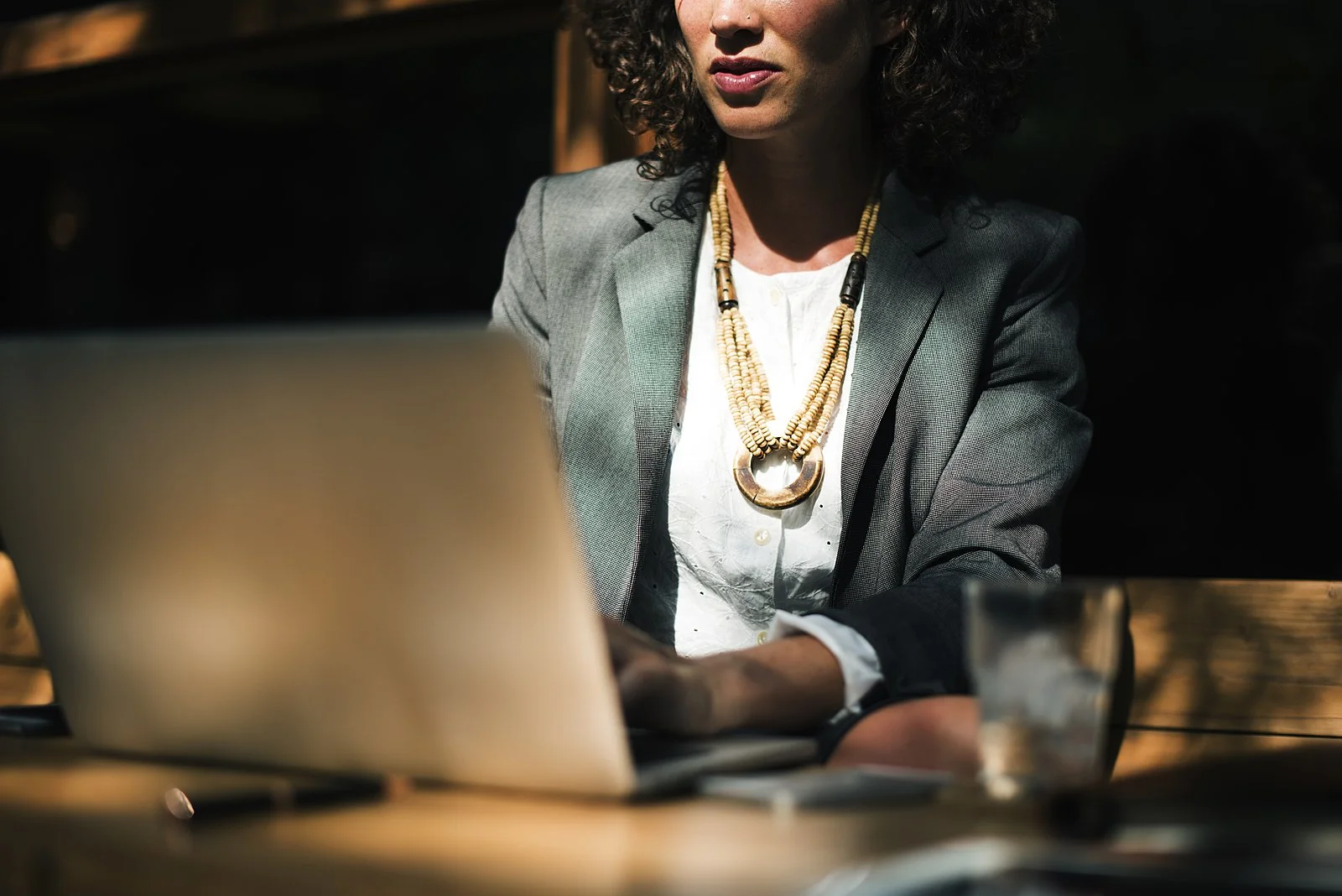 Businesswoman_working_at_table_(Unsplash).jpg