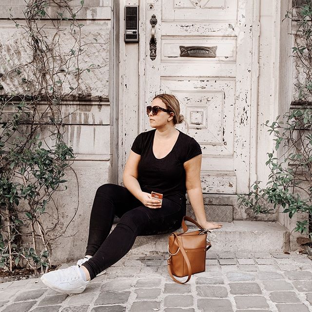 Of course on one of the hottest days of the year, this gal chose to wear head to toe black but hey, at least the aesthetic~ is on point 🤷🏼&zwj;♀️⠀
⠀
#bloggershare #bloggerproblems #thecaptionclub #blogandbeyond #reallifeandstyle #chattycaptioncommu