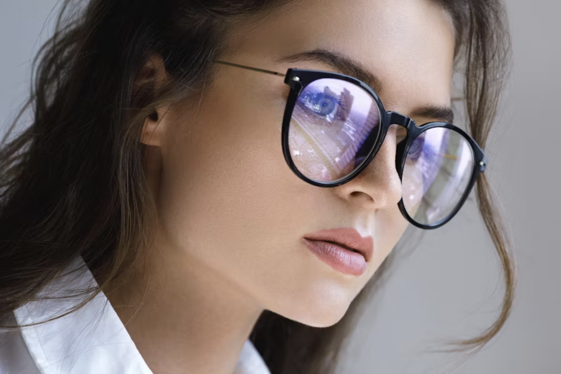 The Art of the Frame: How Your Eyewear Shapes Your Makeup Routine
