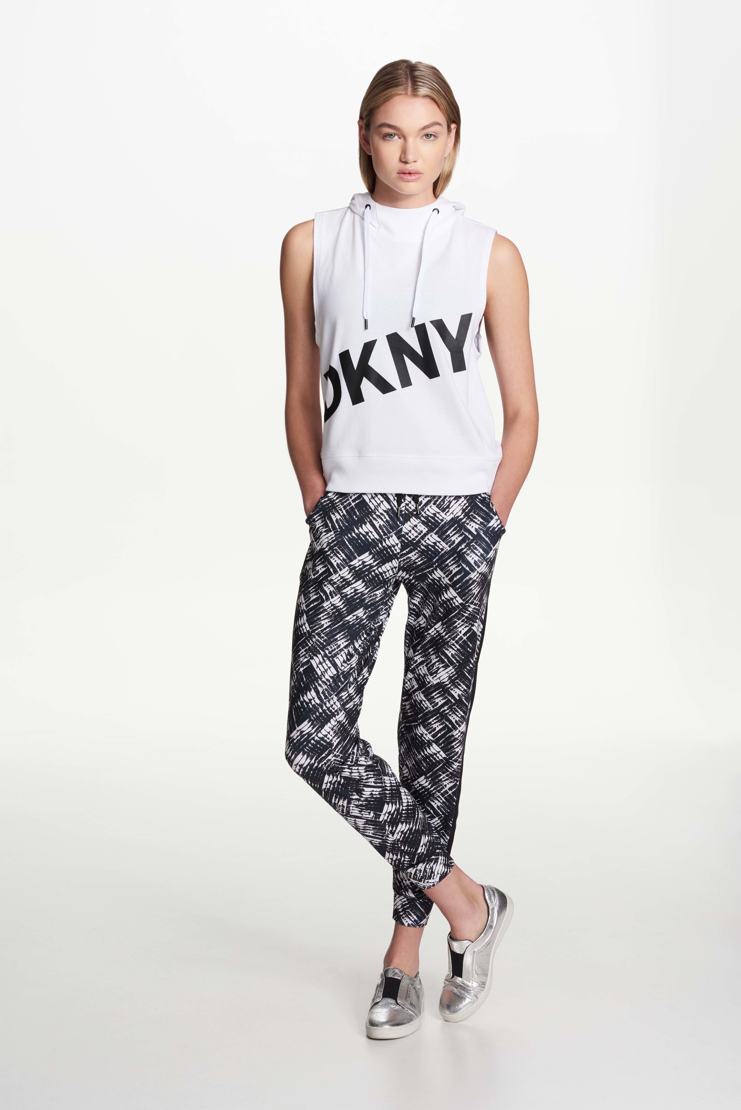 DKNY03417_17_16_DP8T5381_WHITEBLACKRUBBER_1685.jpg