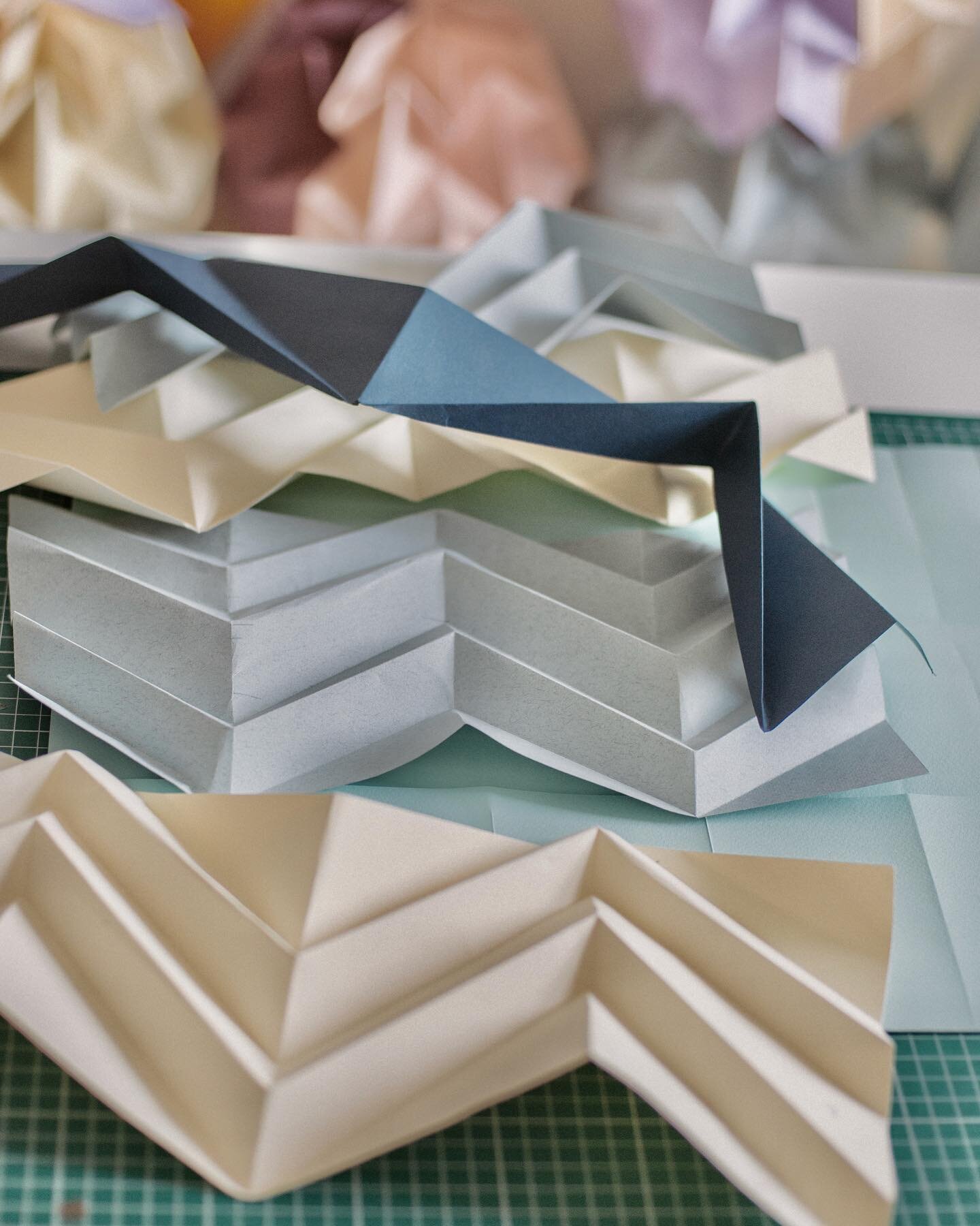 The everyday view of sample folds on my studio desk 
.
.
#practicemakesprogress #samples #folded #fold #paper #foldedpaper #origami #papercraft #papercrafts #workingwithcolour #workingwithpaper #craft #design #madebyhand