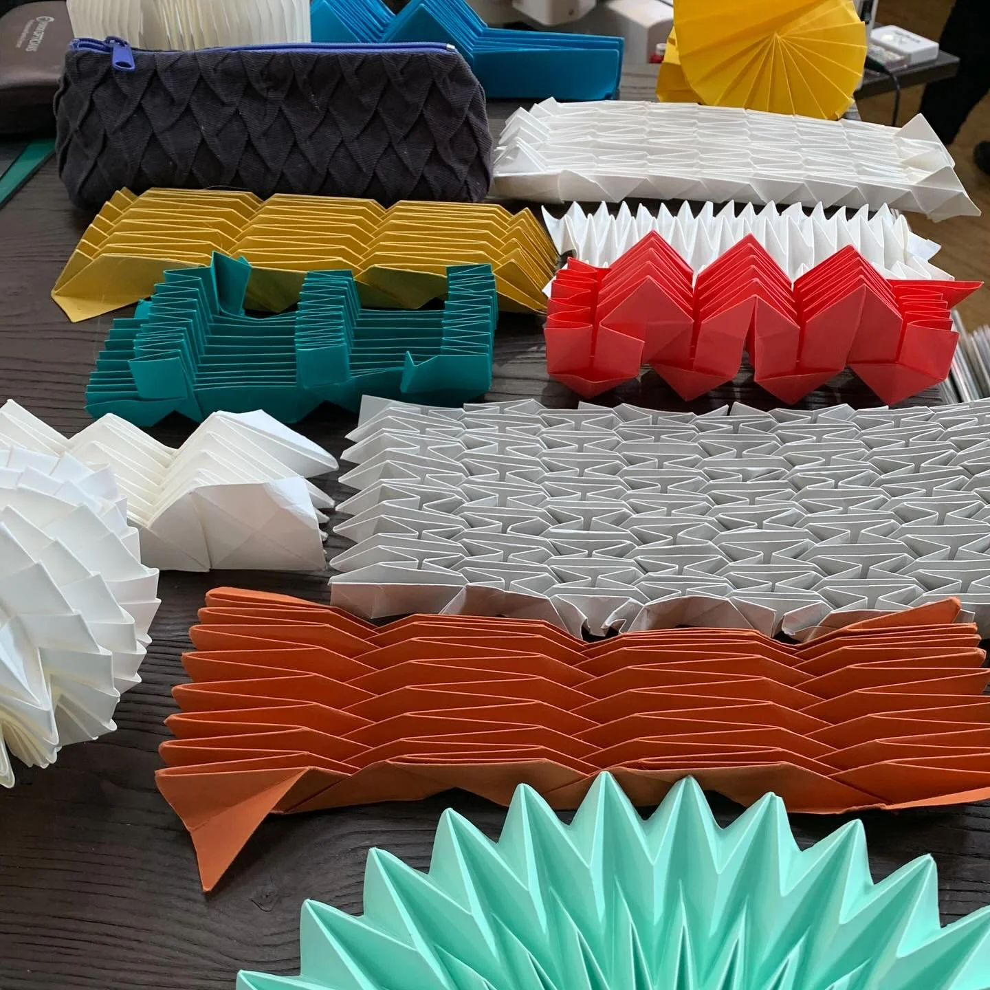 Something for the weekend&hellip; trying to organise my ever expanding collection of folded samples. Happy Friday everyone! 
.
.
#fold #foldedsamples #paper #papercrafts #papercrafts #origami #colour #3dstructure #practice #geometric