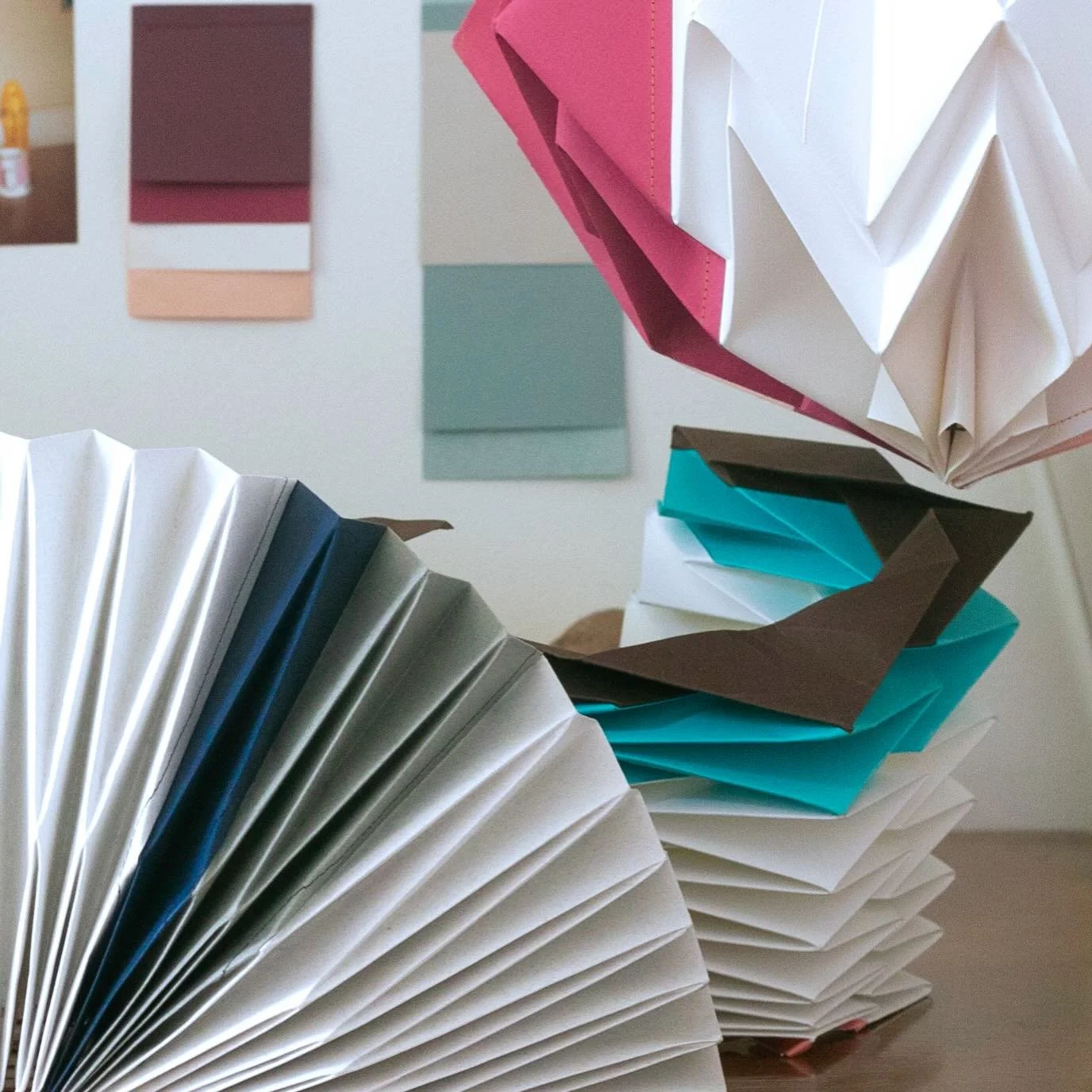Folds and colour in the studio

#paper #papercrafts #folded #colour #origami