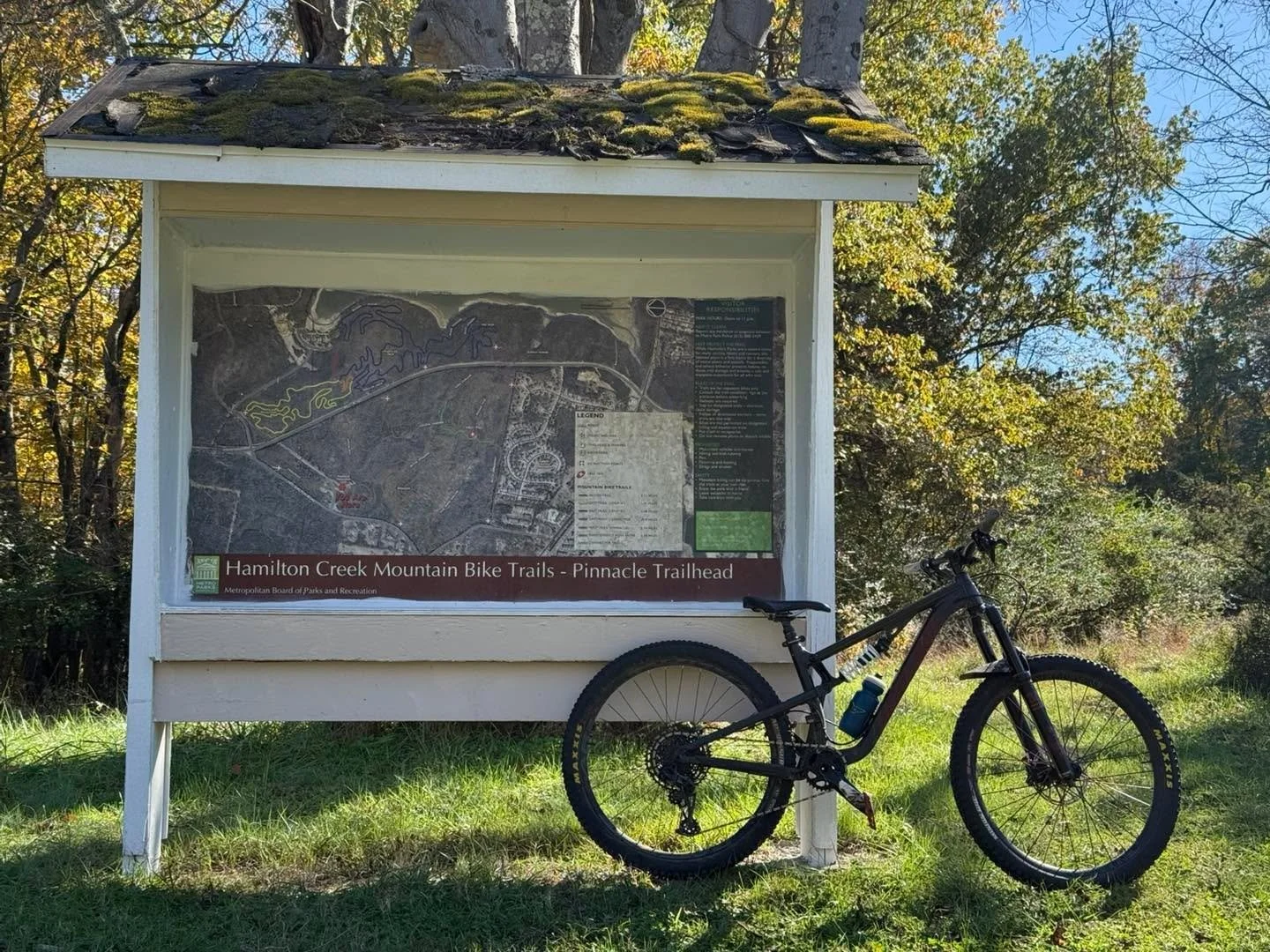 There&rsquo;s still plenty of opportunities to ride this fall. Get some dirt on your tires! 
#wedigtrails #mountainbike #bike #mountainbikelifestyle #sorbamidtn #mtbtrails