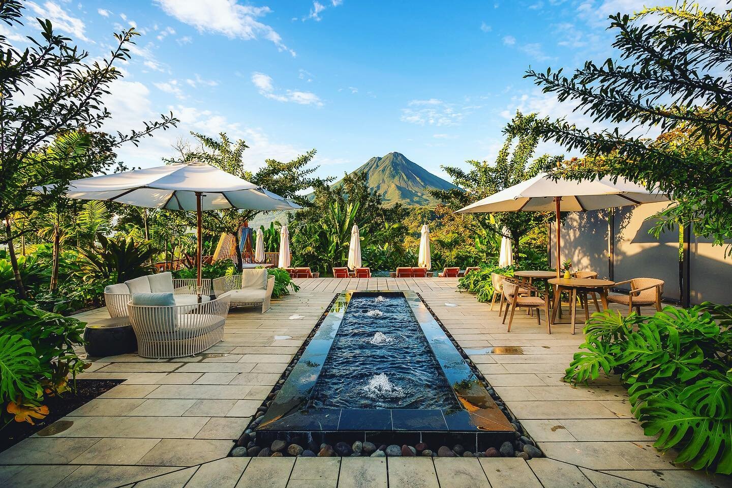 🌞Morning sunlight at Nayara Springs🌿🌋Costa Rica 2023
.
.
.
.
.
.
.
.
.
.
#travelphotography #luxury #resort #costarica #nayara #springs #tropical #paradise #photography #hotsprings #travel