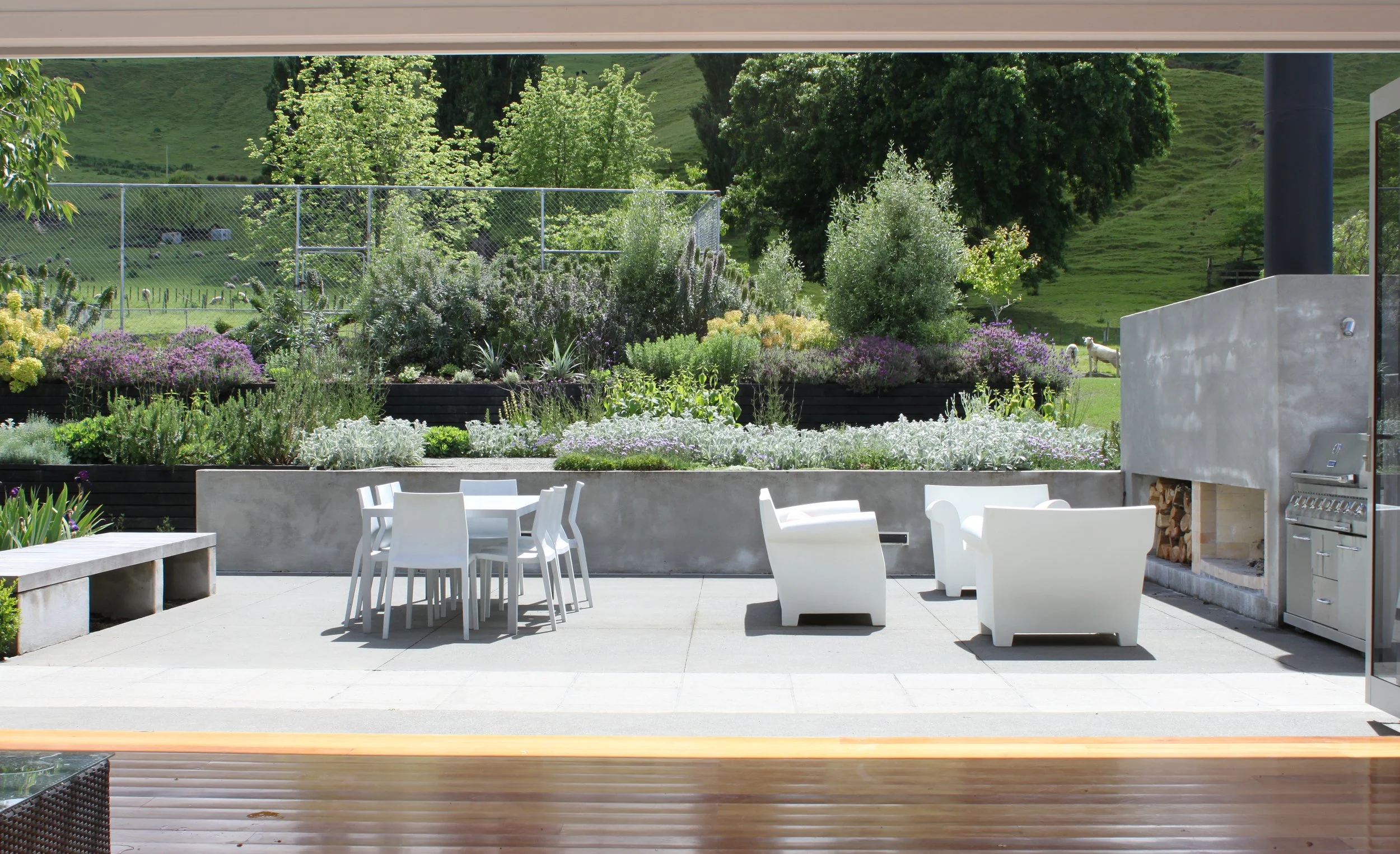 Contemporary outdoor living design.jpg