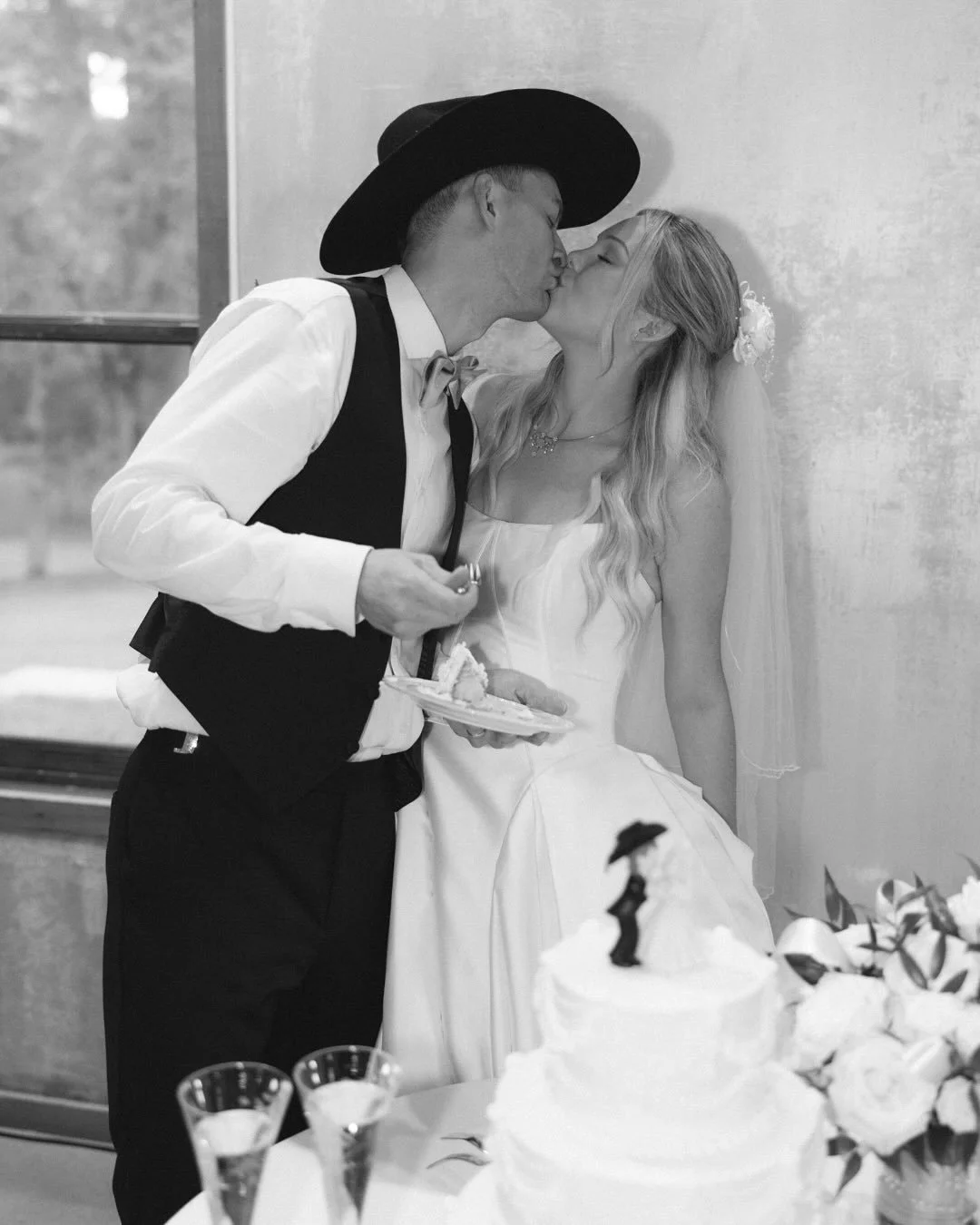 If you are looking for a blend of timeless and fun for your 2026/27 wedding photography, I just might be your gal 📸💐🎞️

Inquire in the link in my bio! 🔗

#NashvilleWedding #NashvilleWeddings #NashvilleWeddingPhotographer #NashvilleBride #MiddleTe