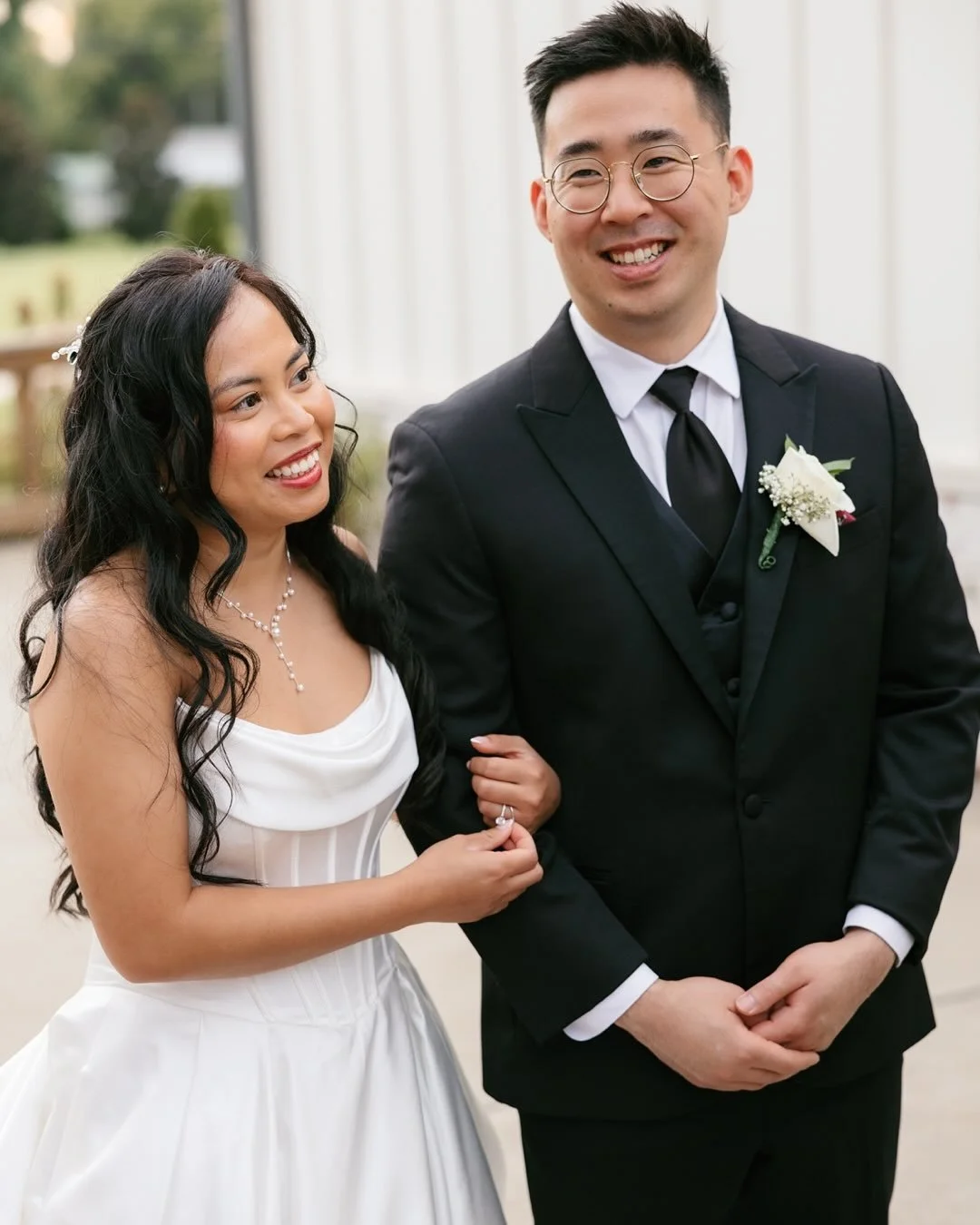 Josh &amp; Mariah&rsquo;s day was everything an October wedding should be. Perfect light, the sweetest friends, and all the joy.🤍
After their ceremony, we wandered the fields during cocktail hour and made friends with the cows. It was truly the best