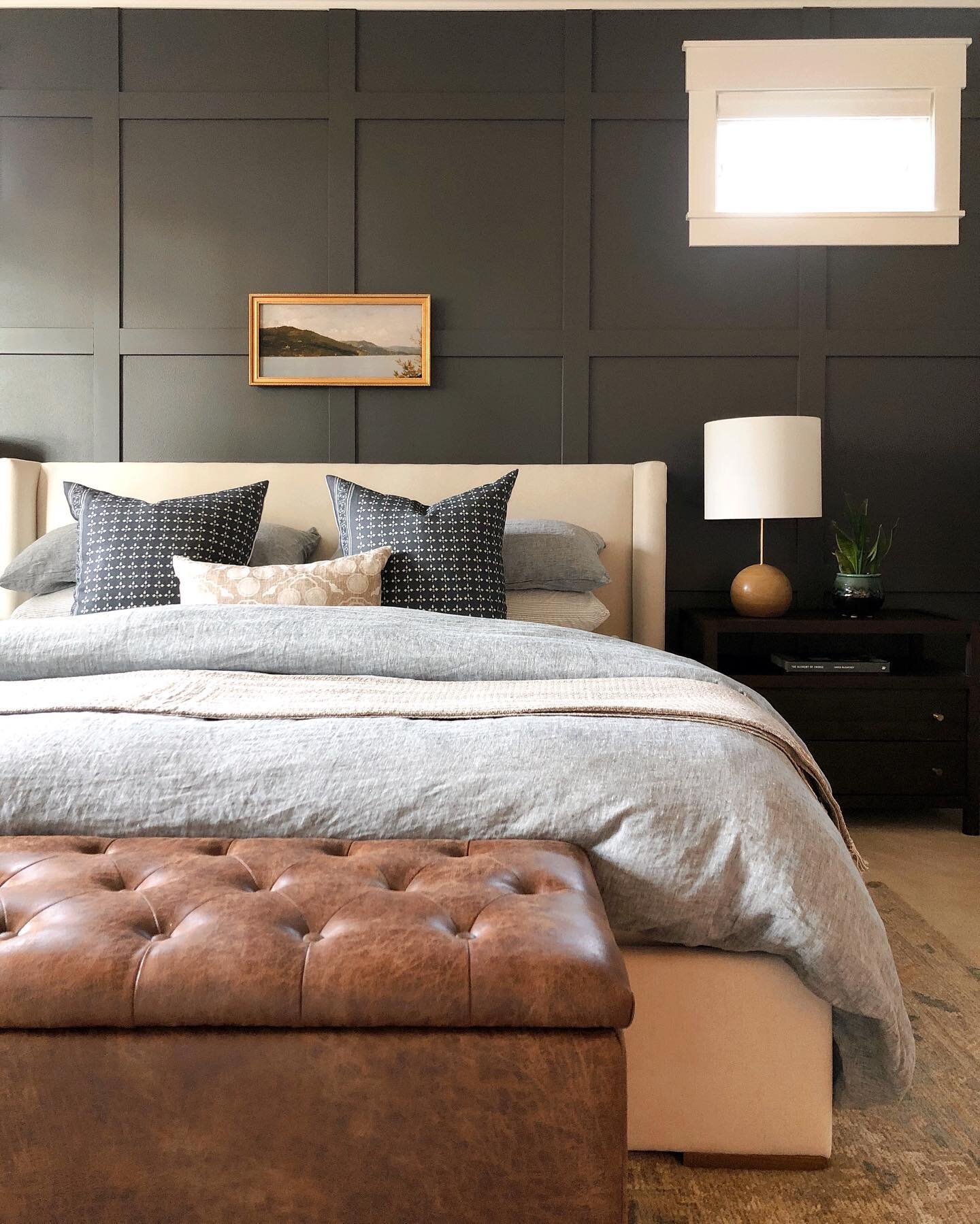 So pleased with how this bedroom turned out for my #clydehill client. I wanted to accent the linen bed with a beautiful wall treatment, so we had a grid board and batten installed. Such a transformation from where we started (swipe for before).
#clyd