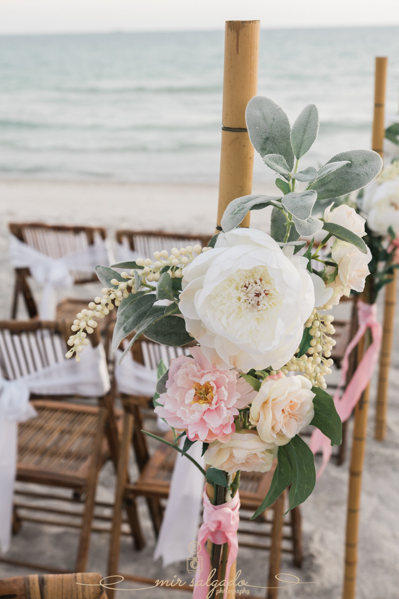 wedding-flower-details, wedding-flowers, pink-and-white-wedding-flowers, flower-design