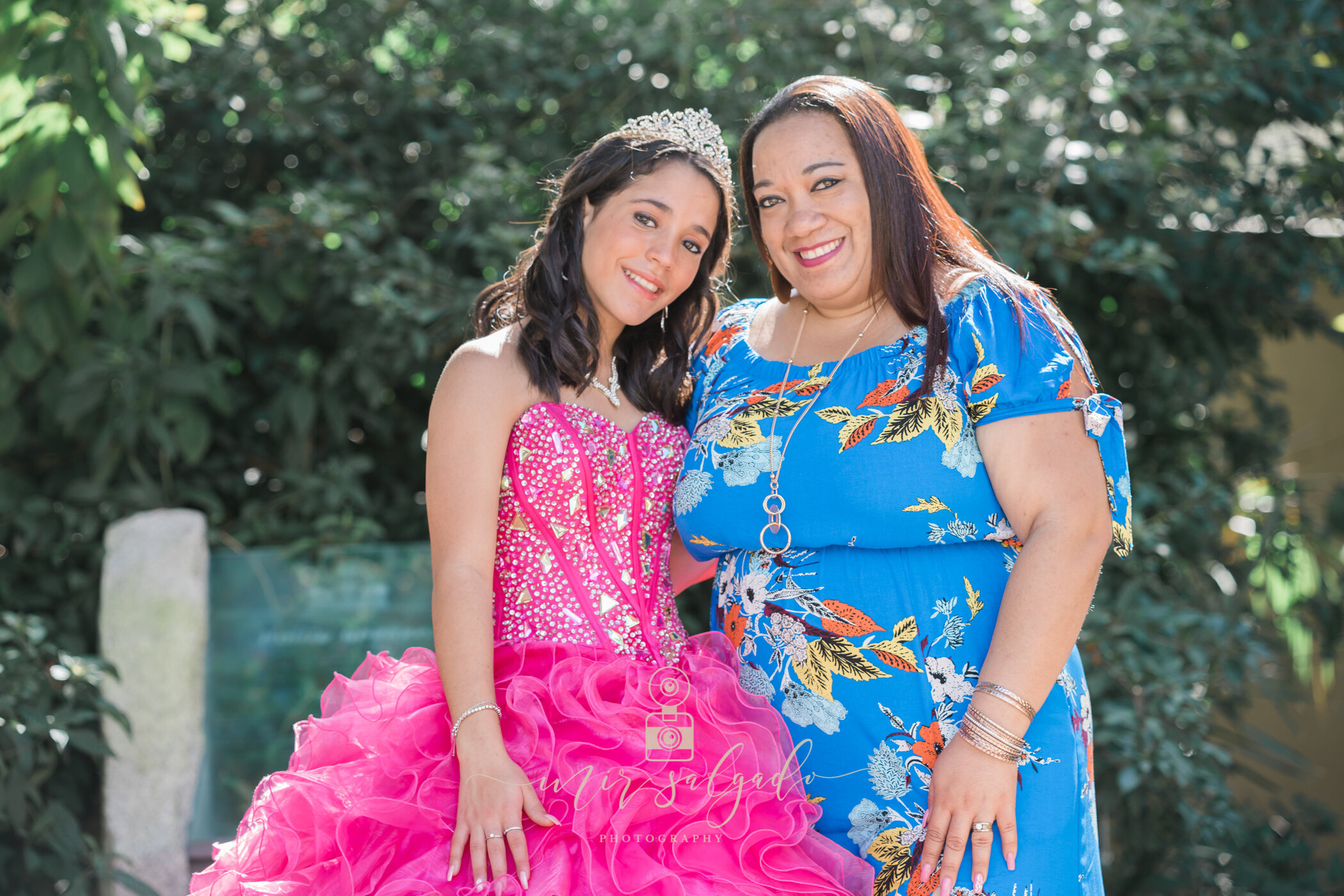 sweet-15-dress, florida-quinceanera, florida-quince, quince-party, padrinos, mom-and-daughter-portrait, mom-and-daughter-photos