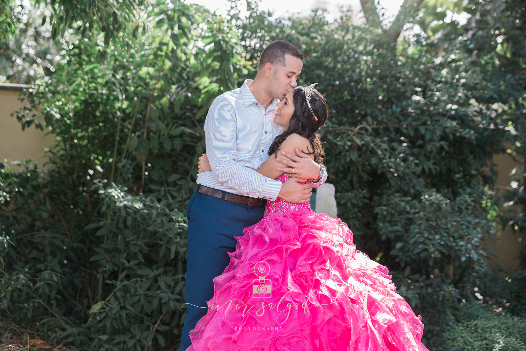 family-quince-photography, dad-and-daughter-quinceanera-photos, quinceanera-dress, sweet-15