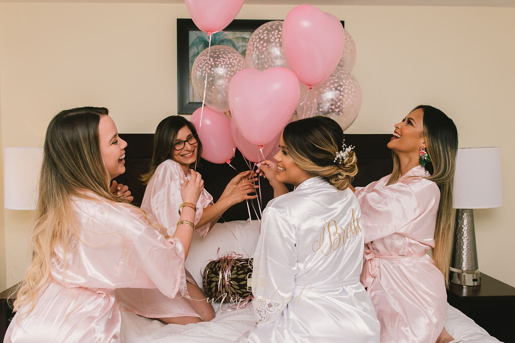 bridesmaid-photo-op, bride-squad, bride-and-her-bridesmaids, best-friends-as-bridesmaids