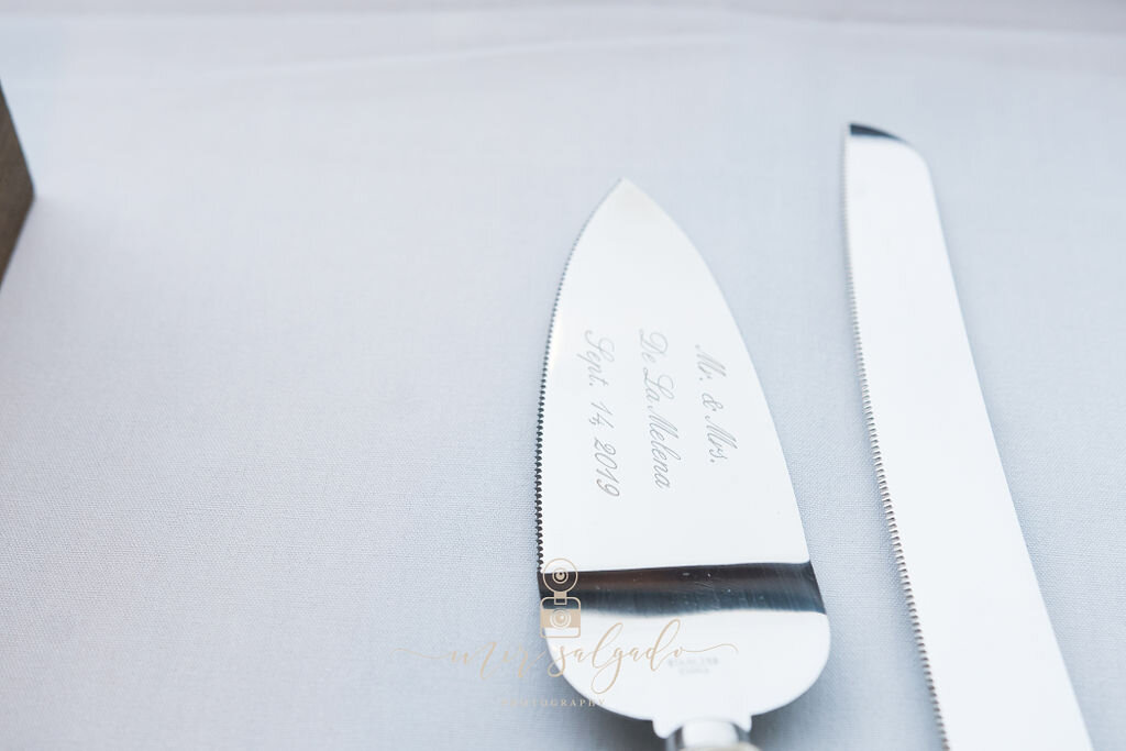 wedding-cake-knife, wedding-cake-utensils, wedding-cake-details, engraved-wedding-cake-utensils