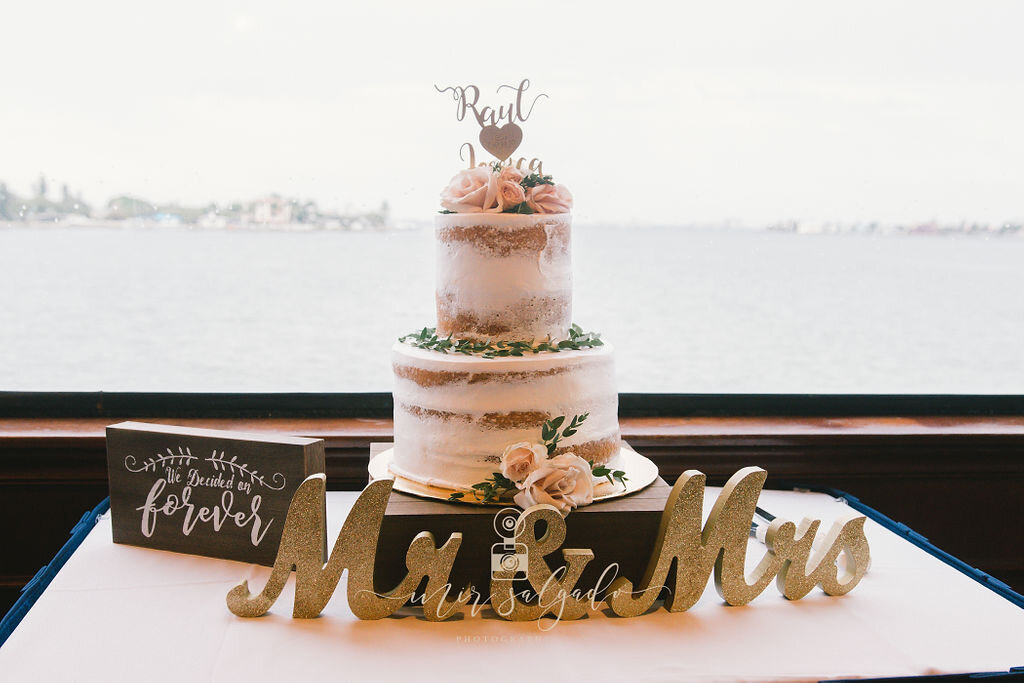 pink-and-white-wedding-cake, mr-and-mrs-wedding-cake, name-wedding-topper, wedding-cake-details