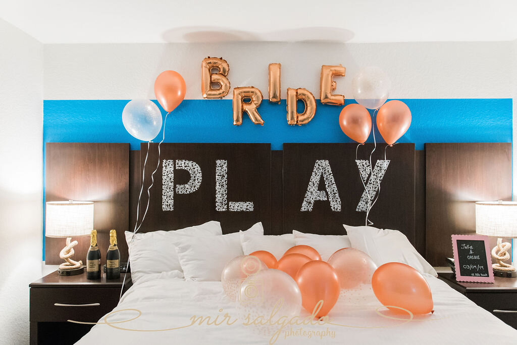 bride-getting-ready, bride-getting-ready-photography, bride-prpeares-for-wedding, bridal-party, bride-balloon-decor, bridal-decor