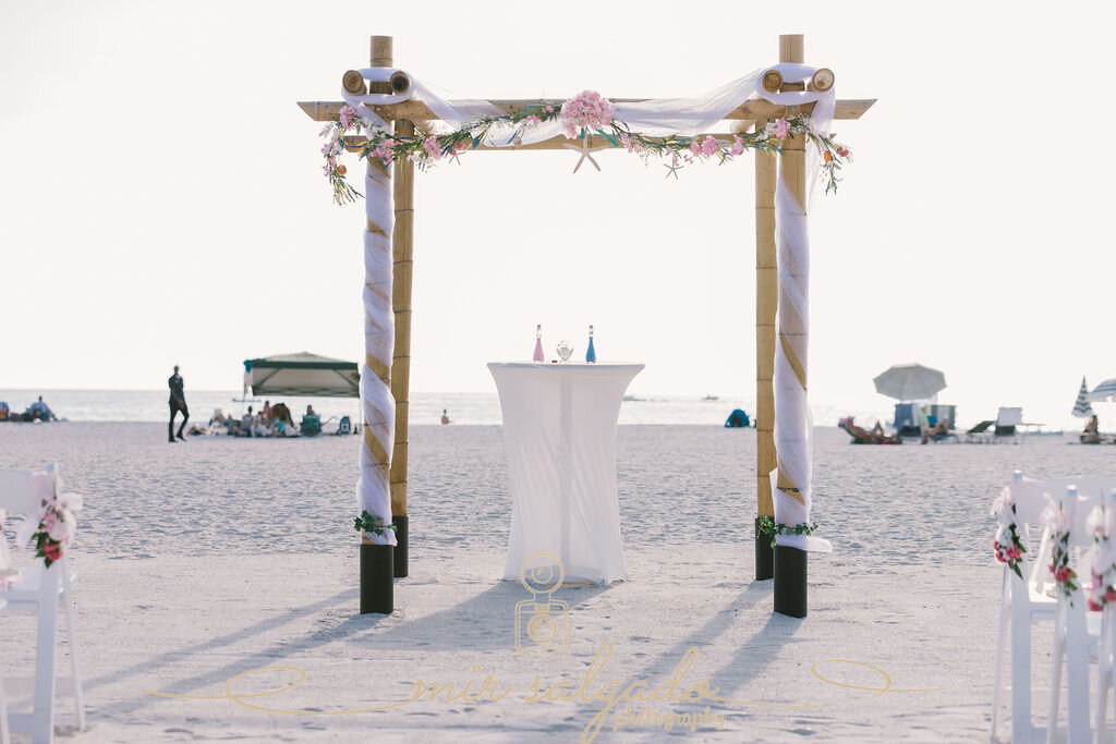 wedding-decor, wedding-arch, wedding-archway, how-to-decorate-wedding-arch, arch-for-a-wedding, decorating-a-wedding-arch