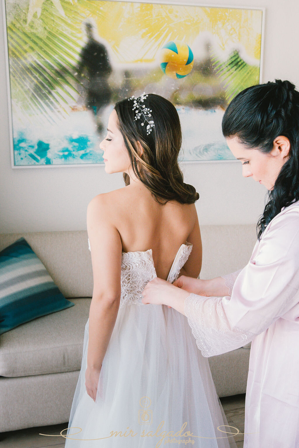bridal-dress-getting-ready-photography, bridal-dress, bride-dress, bridal-dress-photography, bride-and-sister-in-law