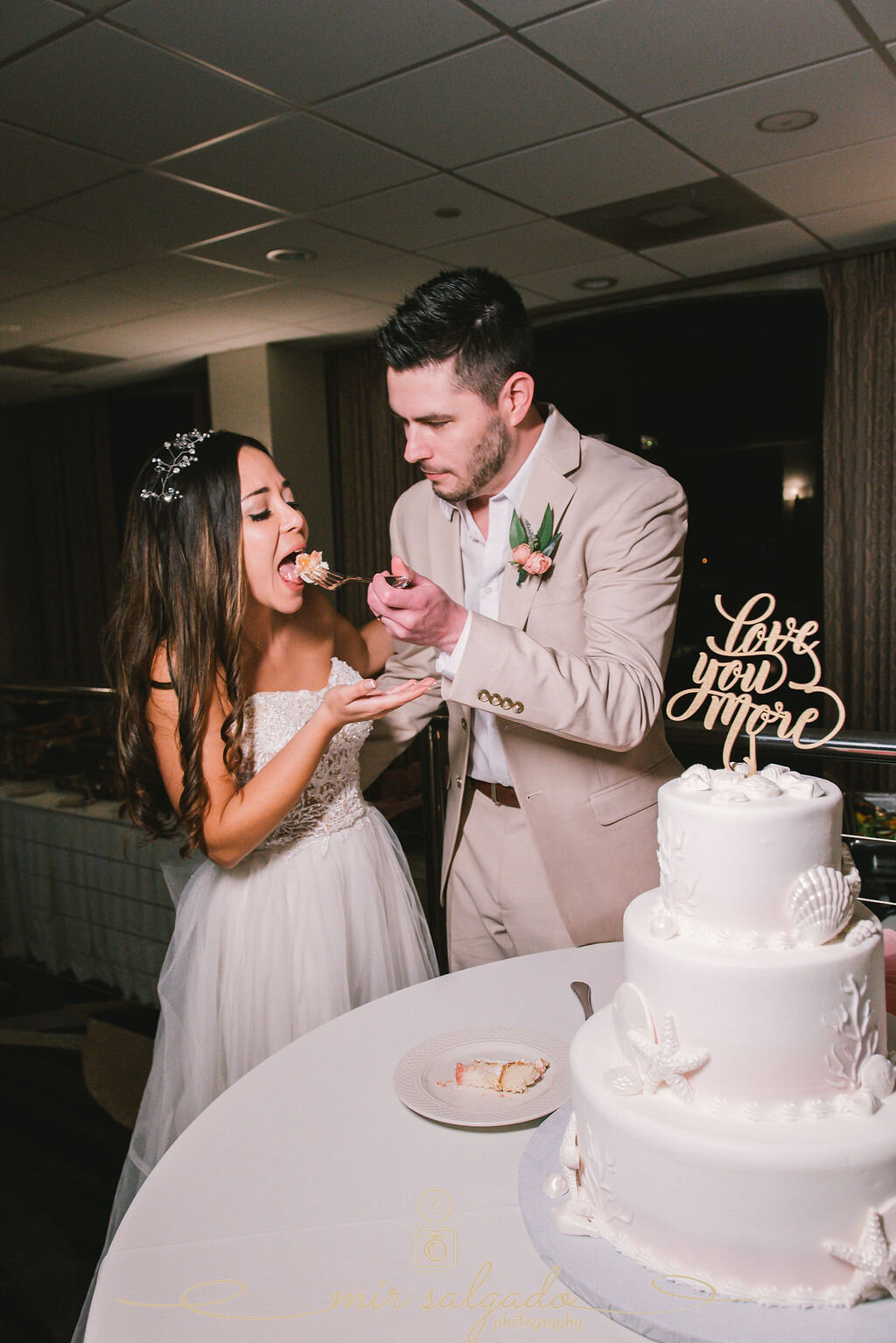 bride-and-groom-cake-eating, cake-eating, wedding, wedding-cake-eating-pictures
