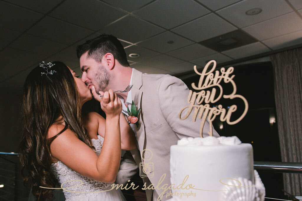 wedding-cake-pictures-of-the-bride-and-groom, bride-and-groom-photography