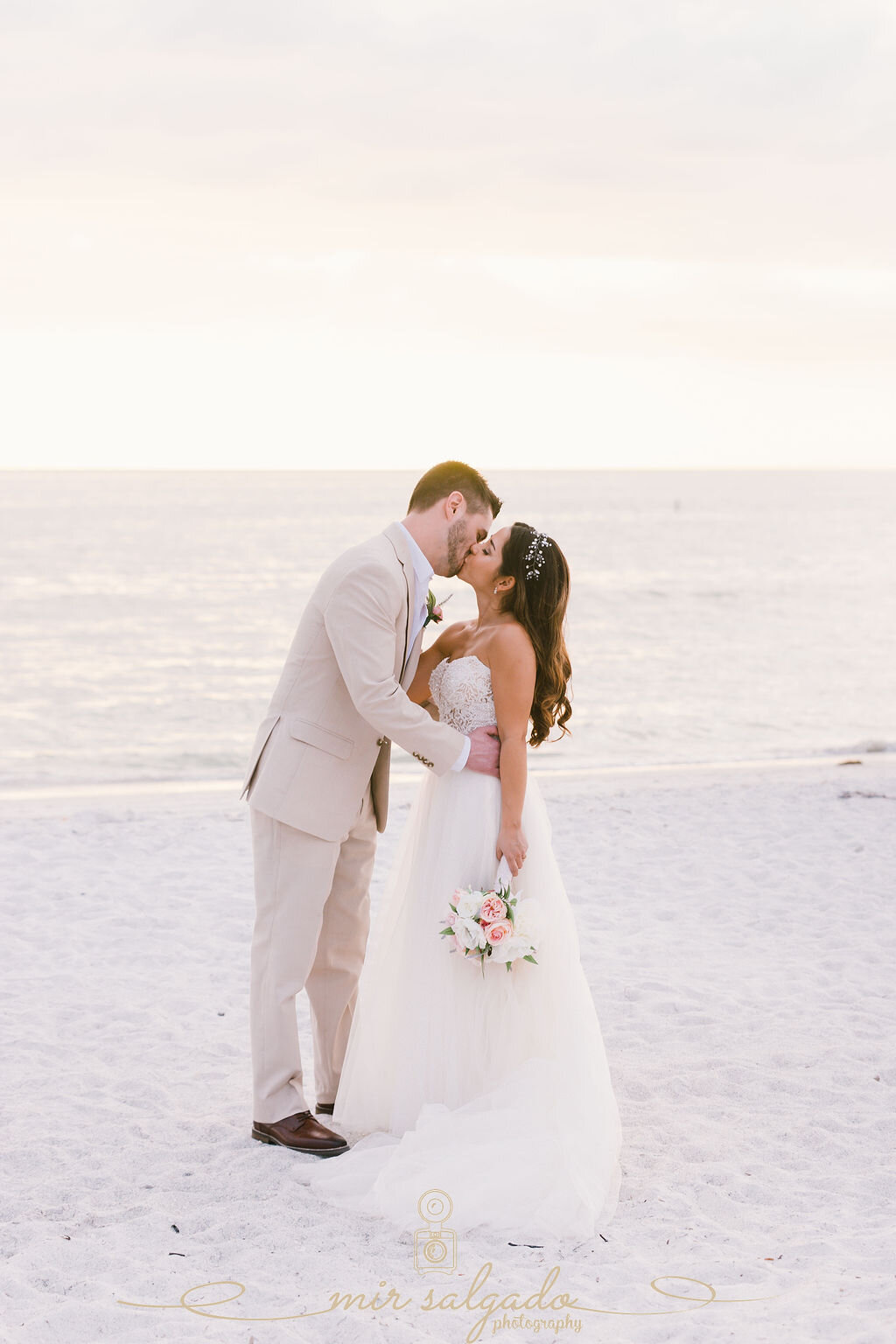 wedding-kiss-photography, wedding-kiss-pictures, bride-and-groom, bride-and-groom-photography