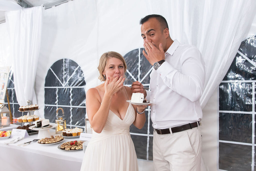 cake-eating, bride-and-groom-cake-eating, wedding-cake-cutting, wedding-cake-eating, wedding-photography, wedding-cake